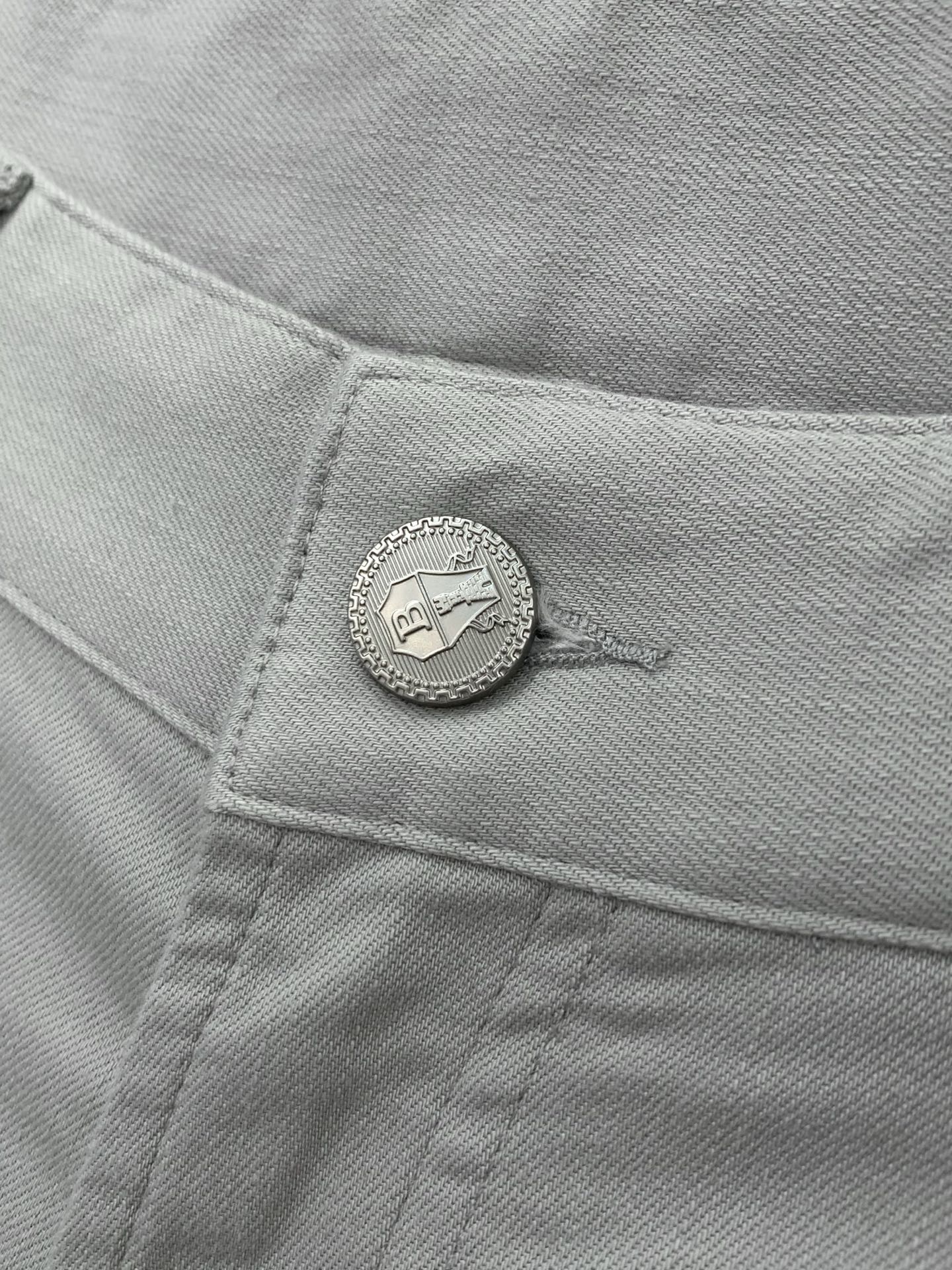 ，意大利神狮，时尚品牌，2026春季新品，时尚休闲裤，专柜同步有售，原单狠货，采用进口原版面料，独特设计