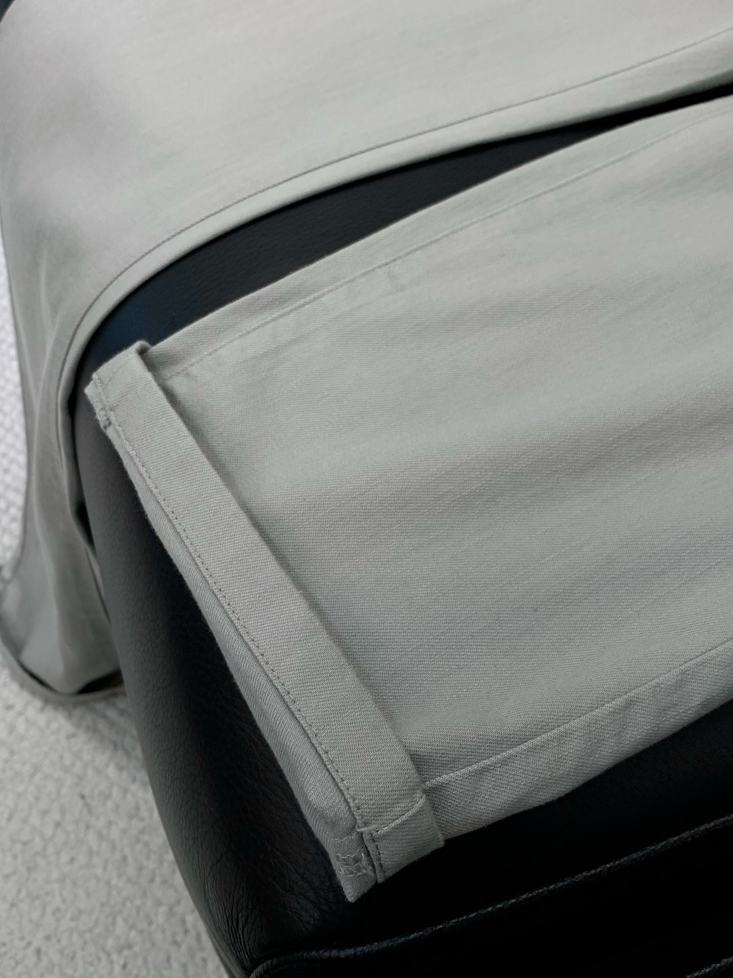 ，意大利神狮，时尚品牌，2026春季新品，时尚休闲裤，专柜同步有售，原单狠货，采用进口原版面料，独特设计