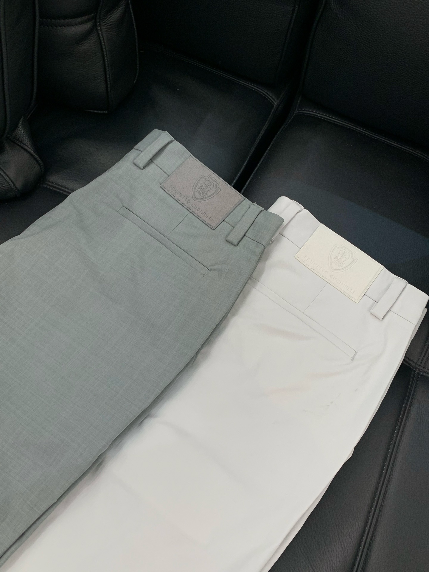 ，意大利神狮，时尚品牌，2026春季新品，时尚休闲西裤，专柜同步有售，原单狠货，采用进口原版面料，独特设