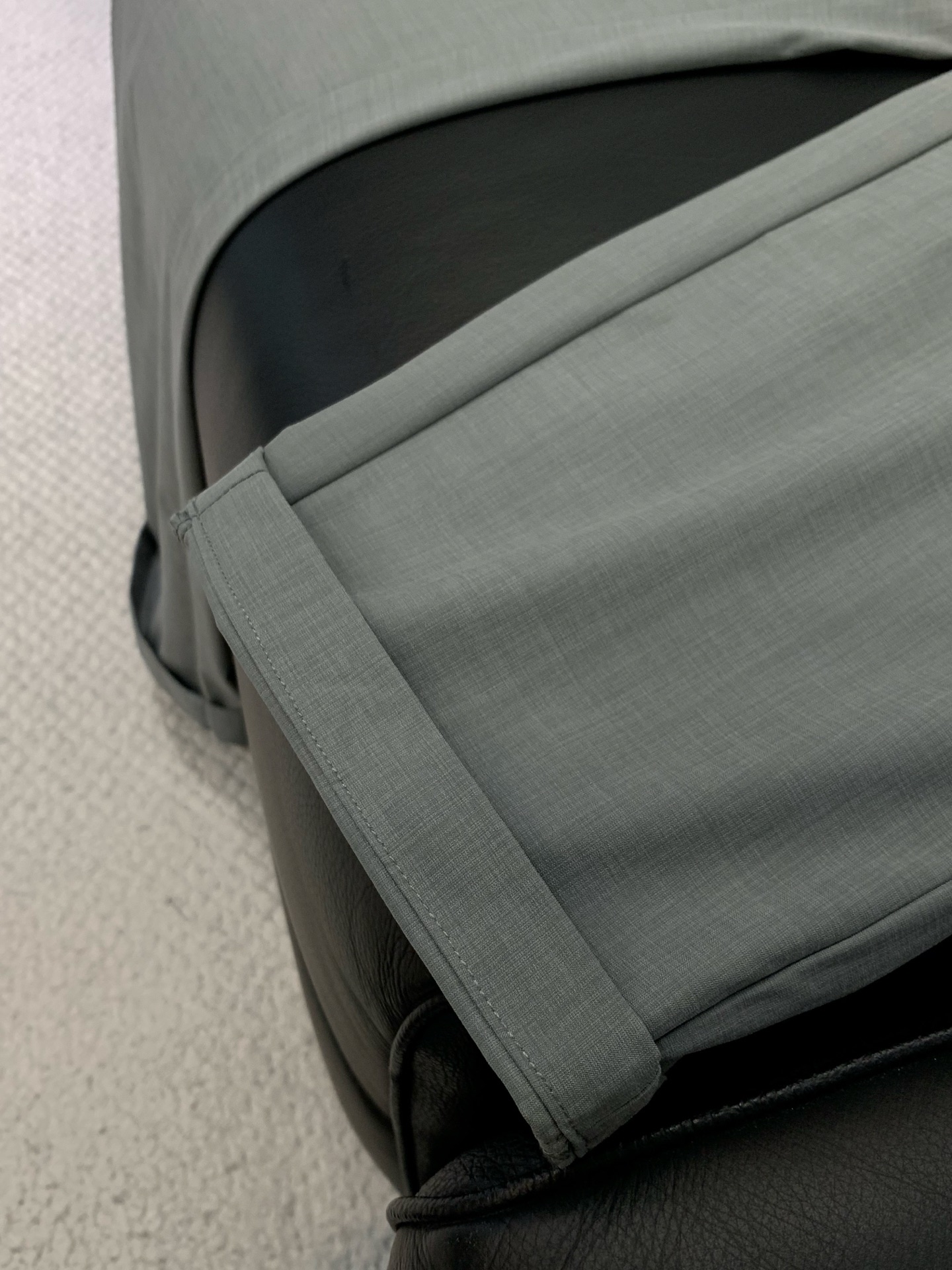 ，意大利神狮，时尚品牌，2026春季新品，时尚休闲西裤，专柜同步有售，原单狠货，采用进口原版面料，独特设