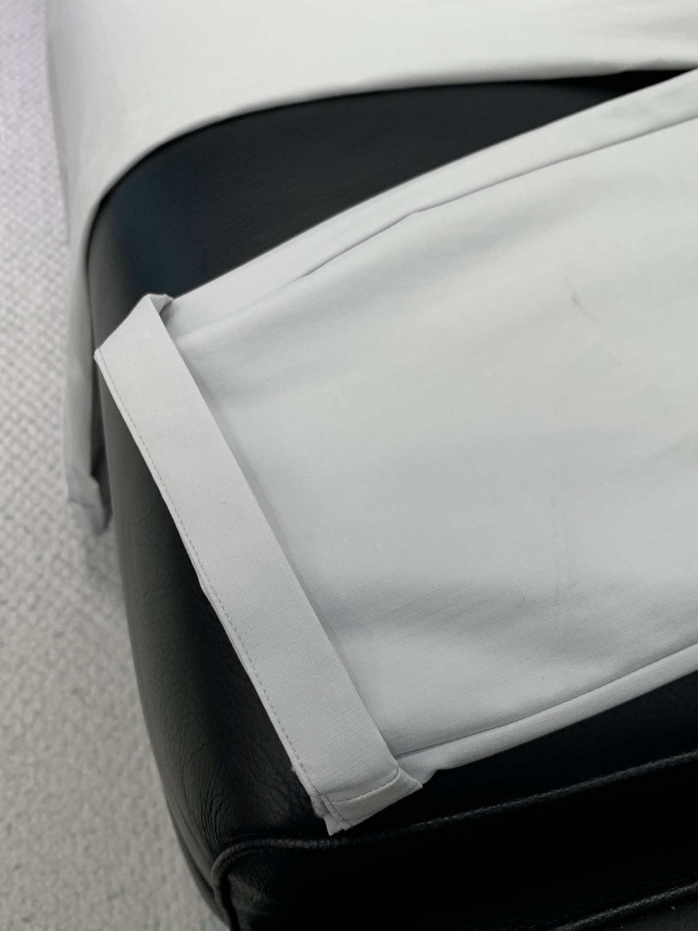 ，意大利神狮，时尚品牌，2026春季新品，时尚休闲西裤，专柜同步有售，原单狠货，采用进口原版面料，独特设