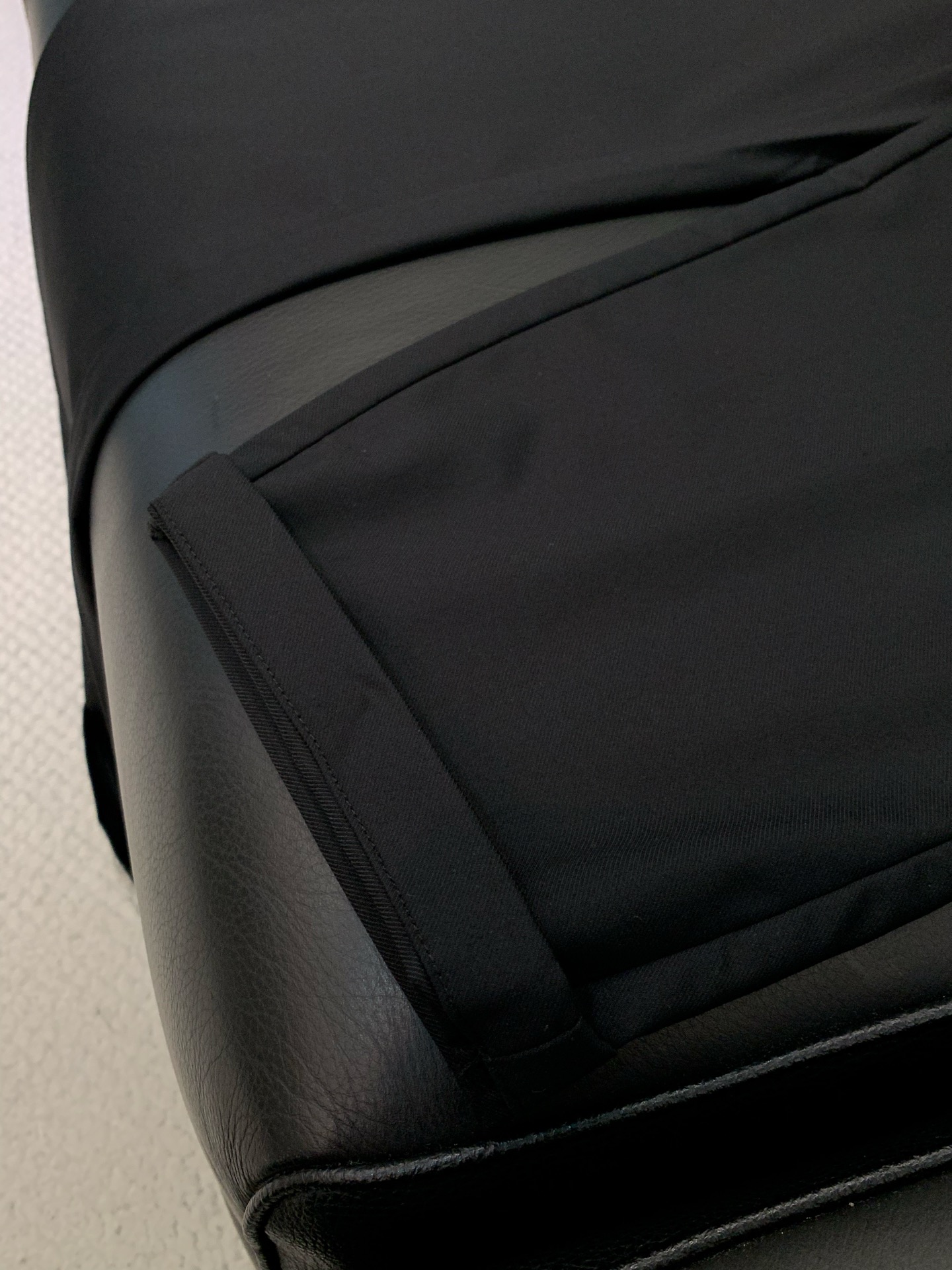 ，CANALI，2026春季最新品，专柜同步有售，原单狠货，时尚休闲西裤，进口原版面料，上身舒适透气，顶