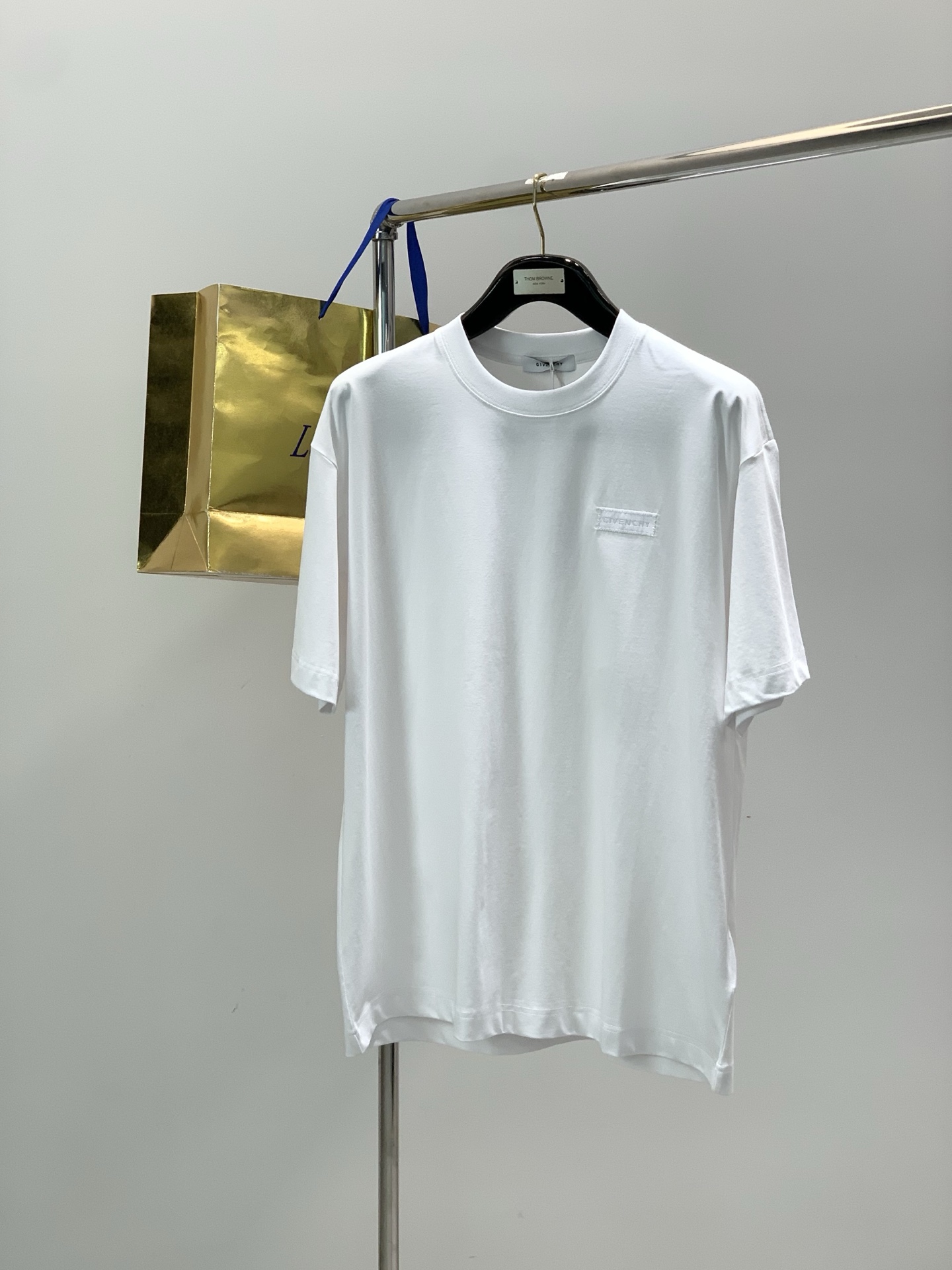 ，Givenchy 纪梵希，2026春夏最新品，专柜同步有售，原单狠货，时尚休闲圆领短袖T恤，进口原版面