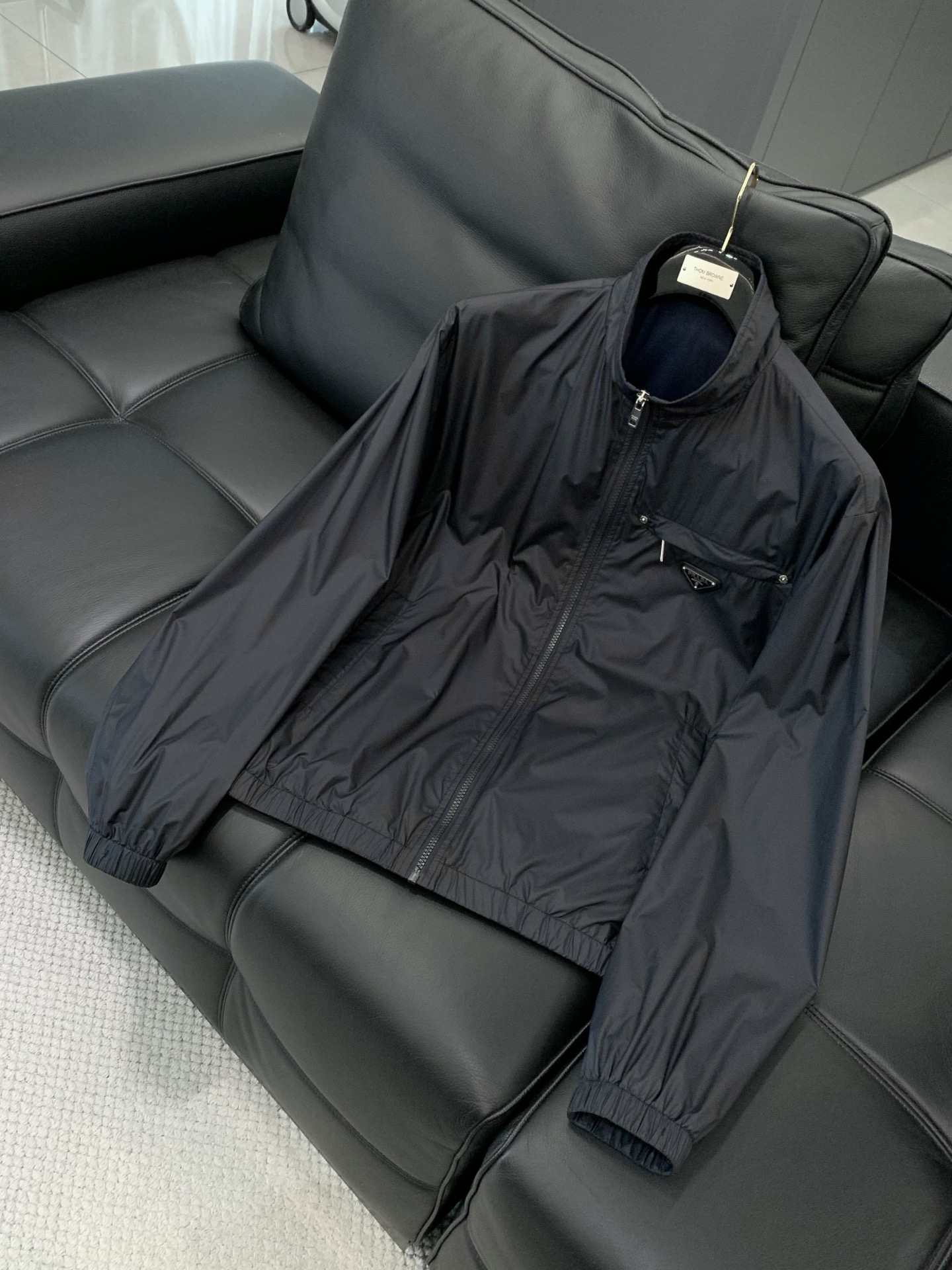 ，PRADA 普拉达，春季最新品，专柜同步有售，时尚休闲立领夹克外套，进口原版面料，做工极为复杂，唯一可