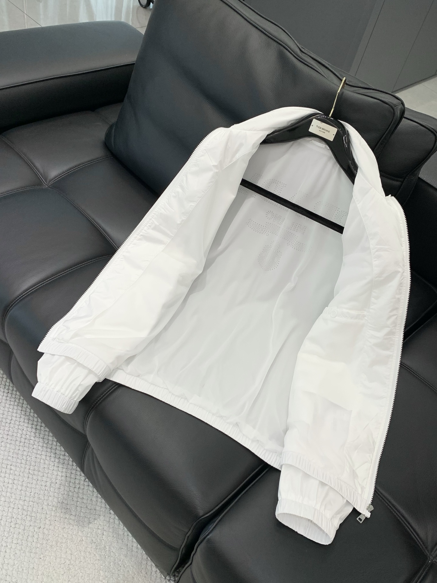 ，PRADA 普拉达，春季最新品，专柜同步有售，时尚休闲立领夹克外套，进口原版面料，做工极为复杂，唯一可