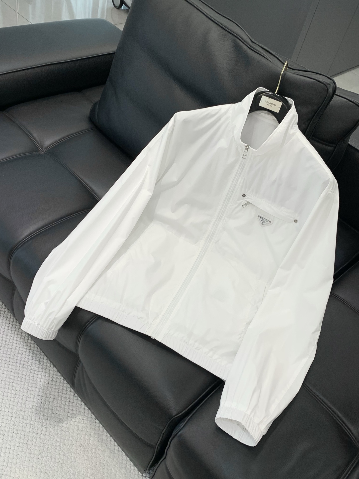 ，PRADA 普拉达，春季最新品，专柜同步有售，时尚休闲立领夹克外套，进口原版面料，做工极为复杂，唯一可