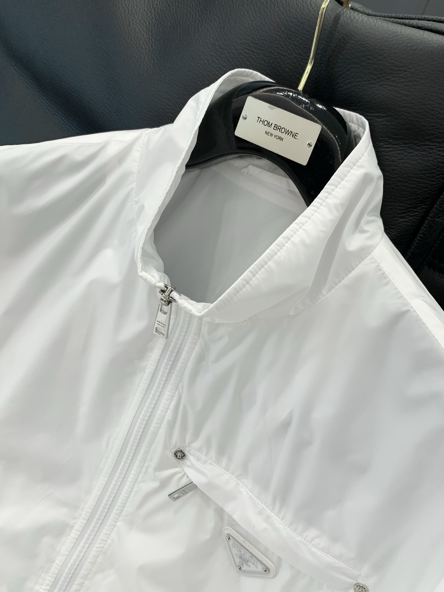 ，PRADA 普拉达，春季最新品，专柜同步有售，时尚休闲立领夹克外套，进口原版面料，做工极为复杂，唯一可