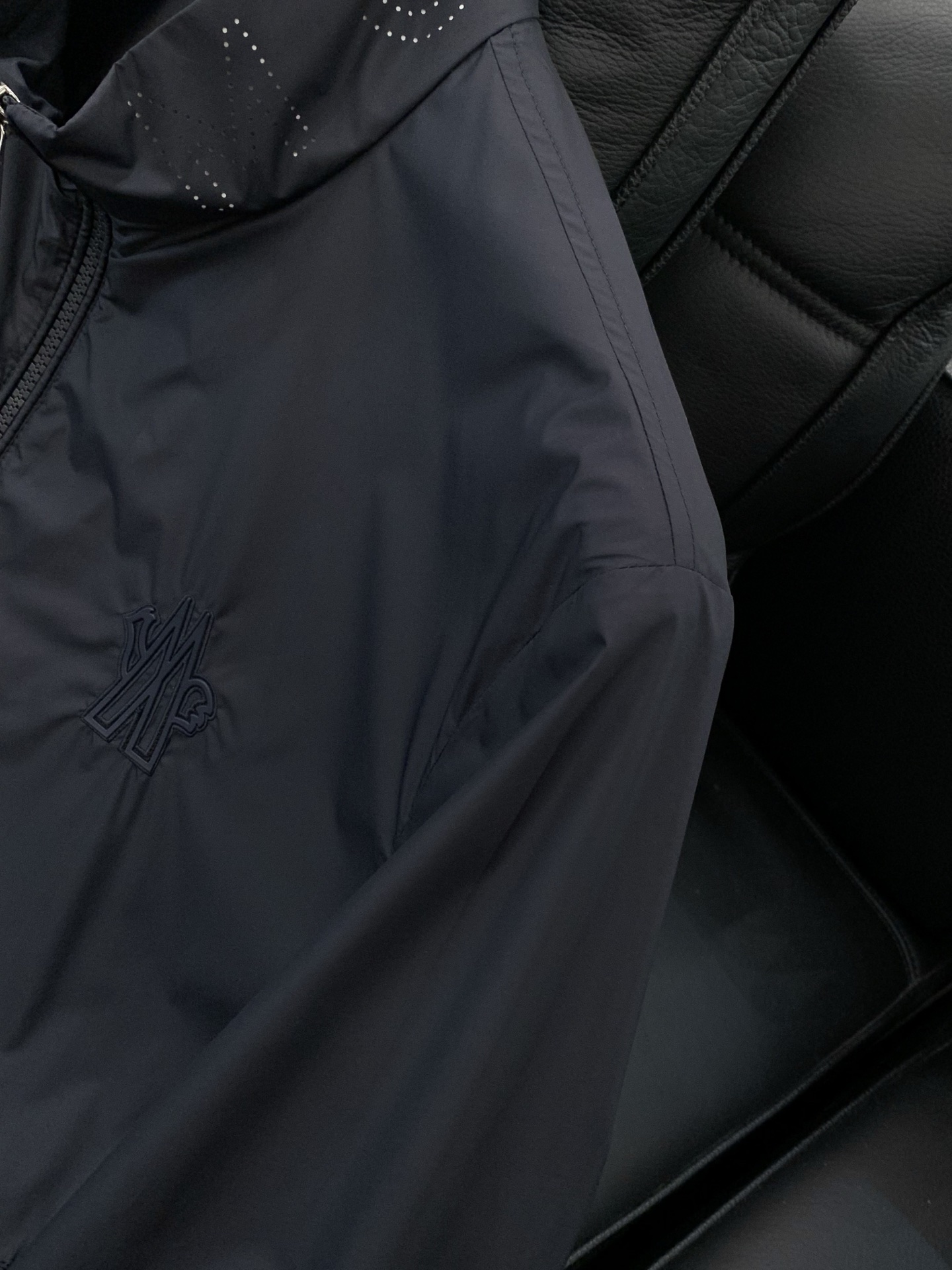 ，Moncler 蒙口，2026春季最新品，专柜同步有售，原单狠货，时尚休闲立领夹克外套，上身舒适！吸睛
