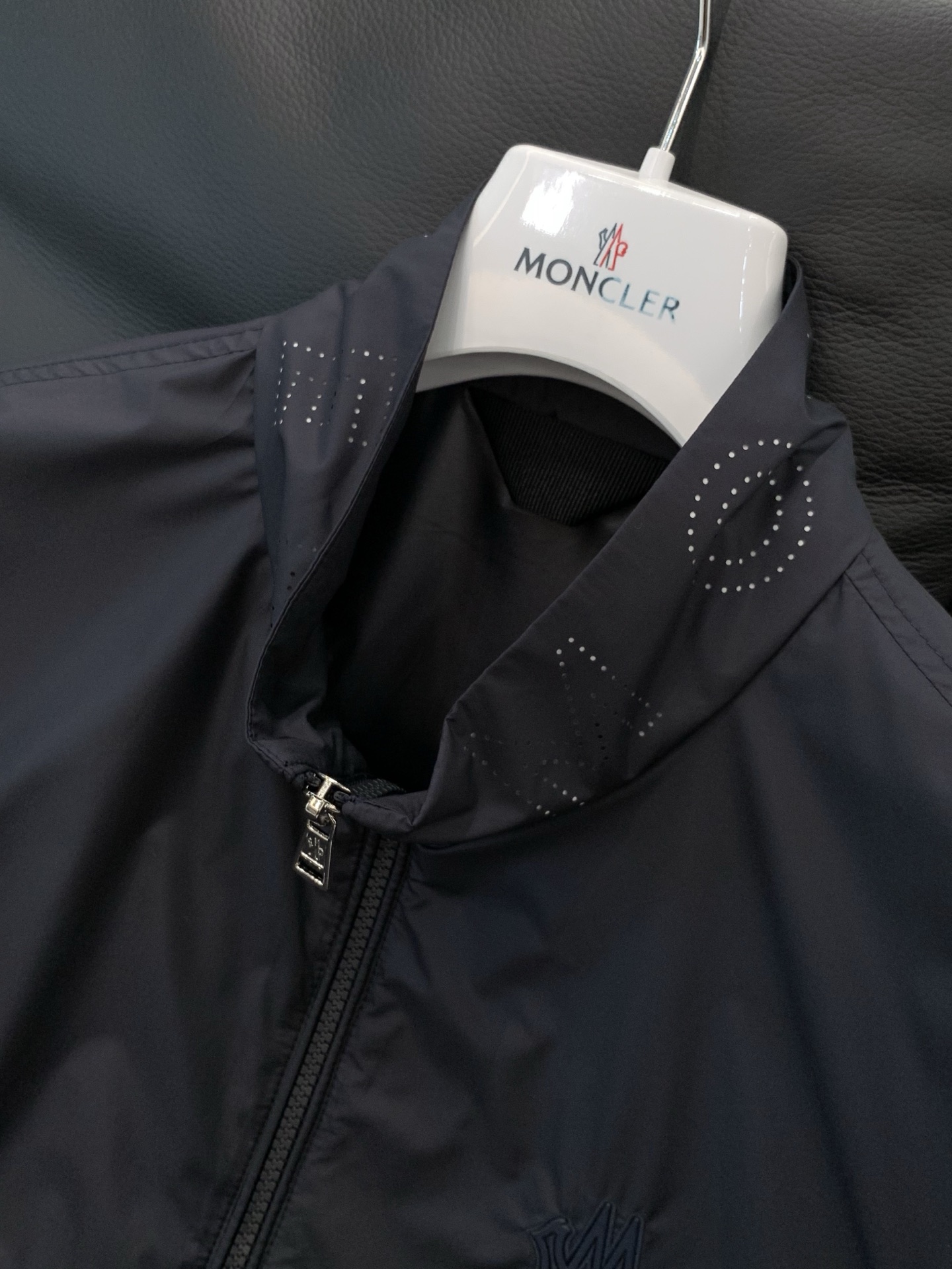 ，Moncler 蒙口，2026春季最新品，专柜同步有售，原单狠货，时尚休闲立领夹克外套，上身舒适！吸睛