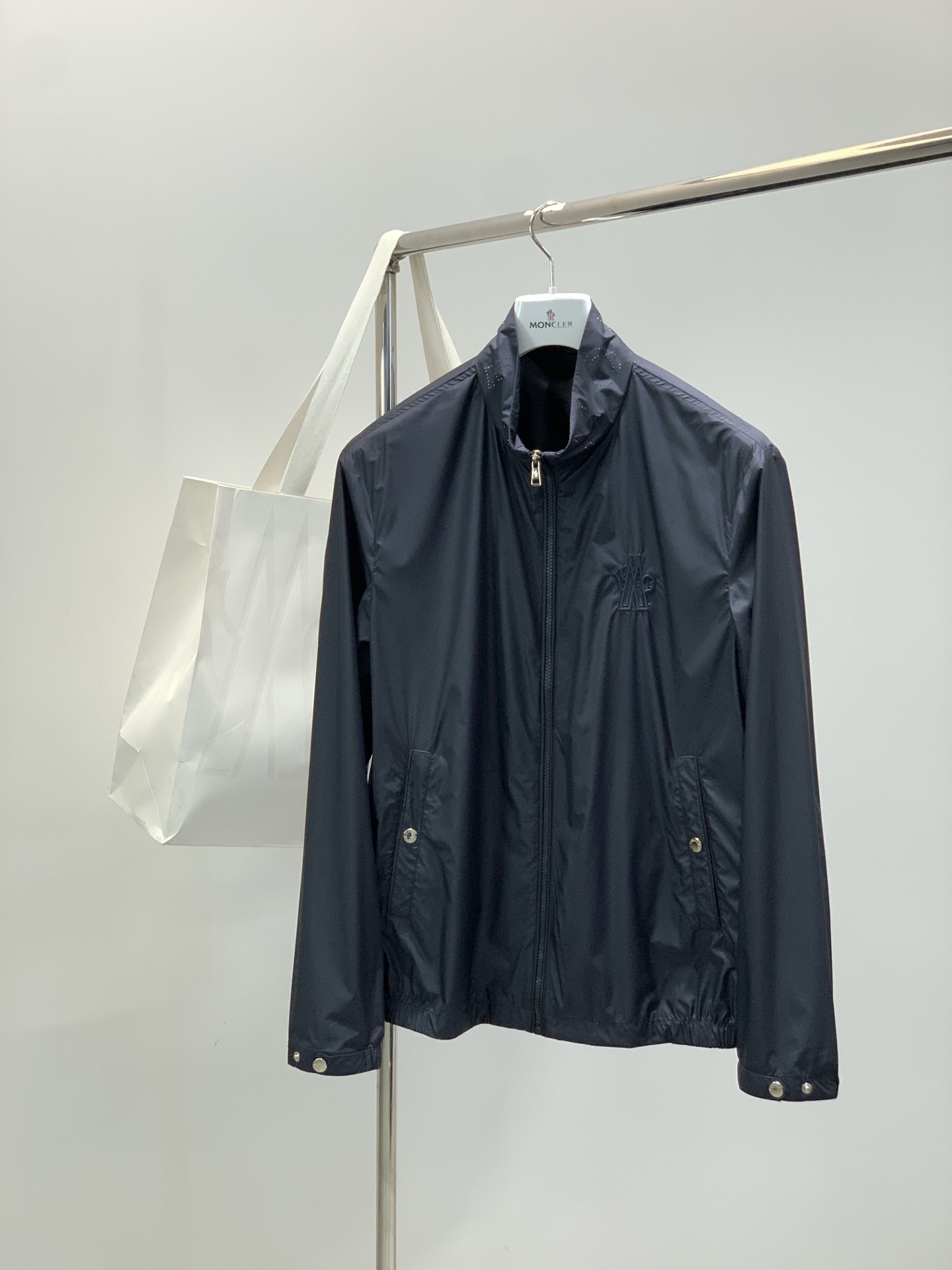 ，Moncler 蒙口，2026春季最新品，专柜同步有售，原单狠货，时尚休闲立领夹克外套，上身舒适！吸睛