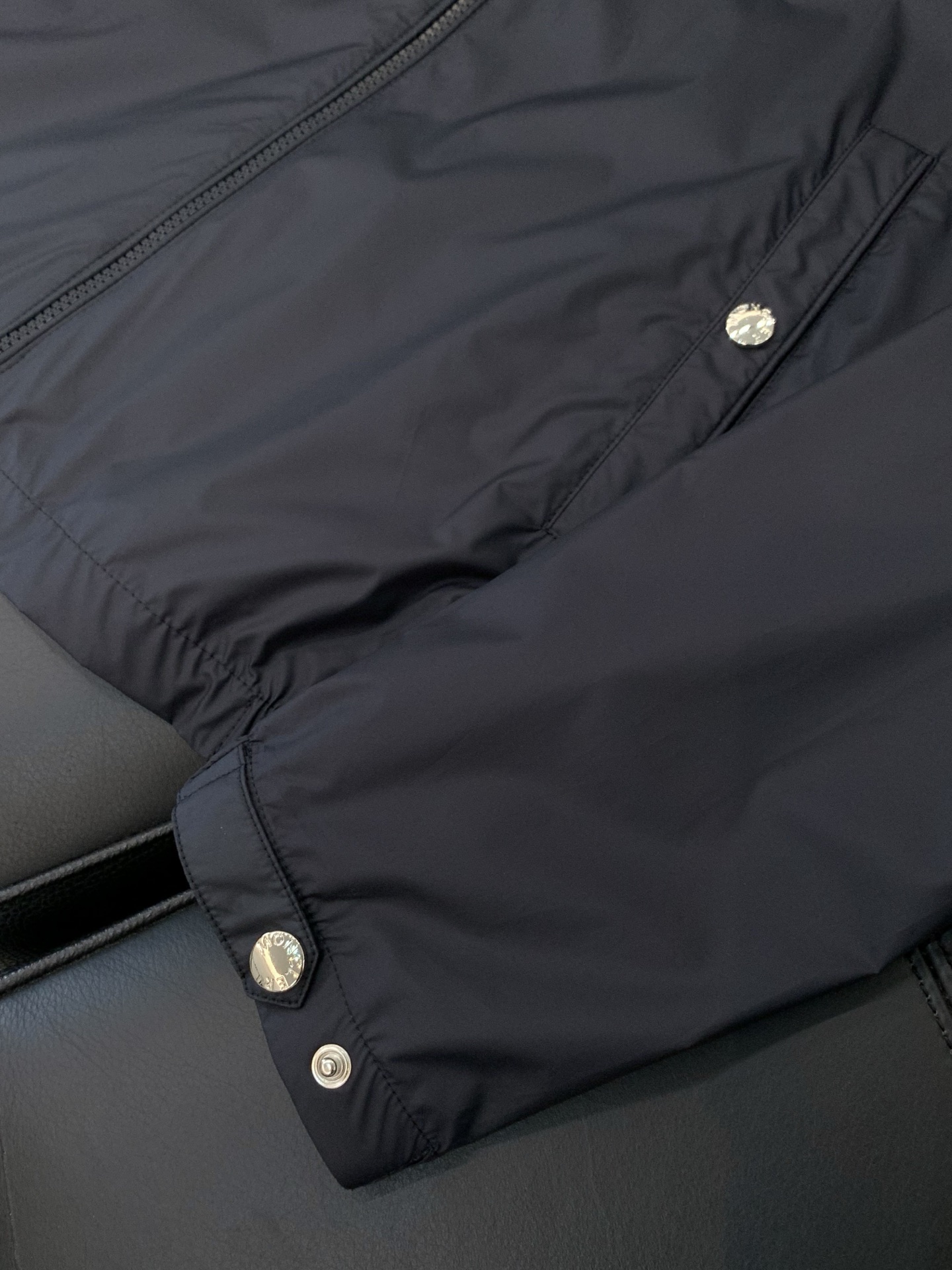 ，Moncler 蒙口，2026春季最新品，专柜同步有售，原单狠货，时尚休闲立领夹克外套，上身舒适！吸睛