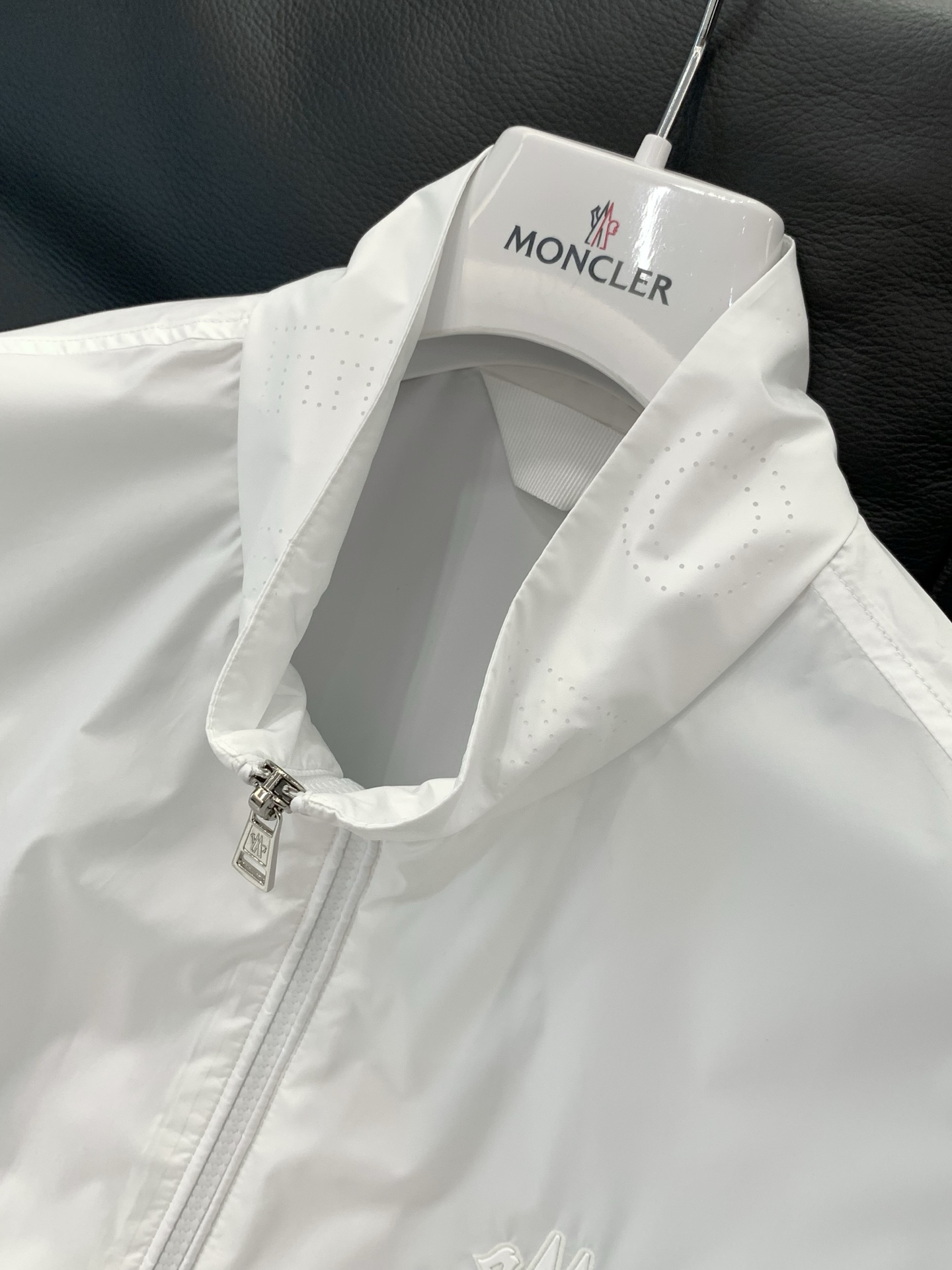 ，Moncler 蒙口，2026春季最新品，专柜同步有售，原单狠货，时尚休闲立领夹克外套，上身舒适！吸睛