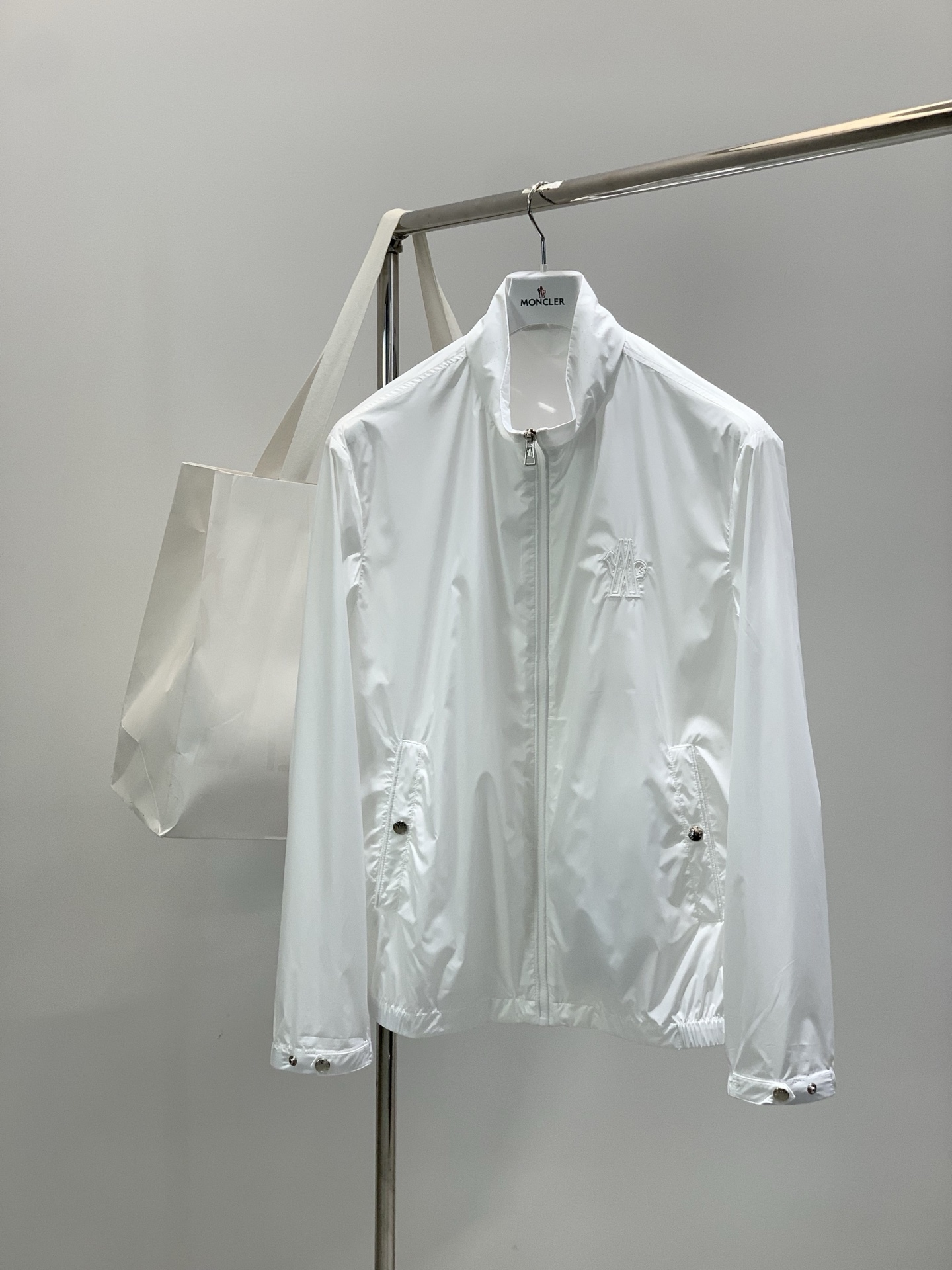 ，Moncler 蒙口，2026春季最新品，专柜同步有售，原单狠货，时尚休闲立领夹克外套，上身舒适！吸睛