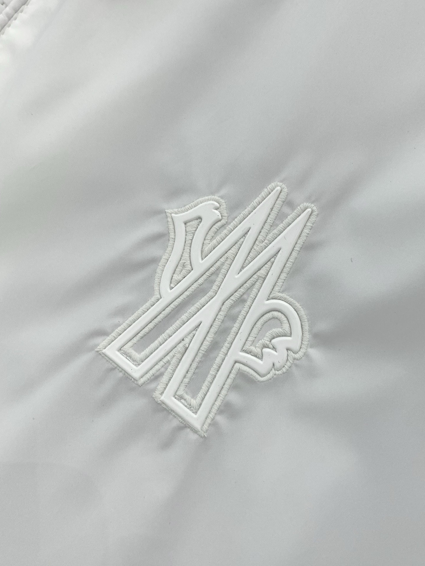 ，Moncler 蒙口，2026春季最新品，专柜同步有售，原单狠货，时尚休闲立领夹克外套，上身舒适！吸睛