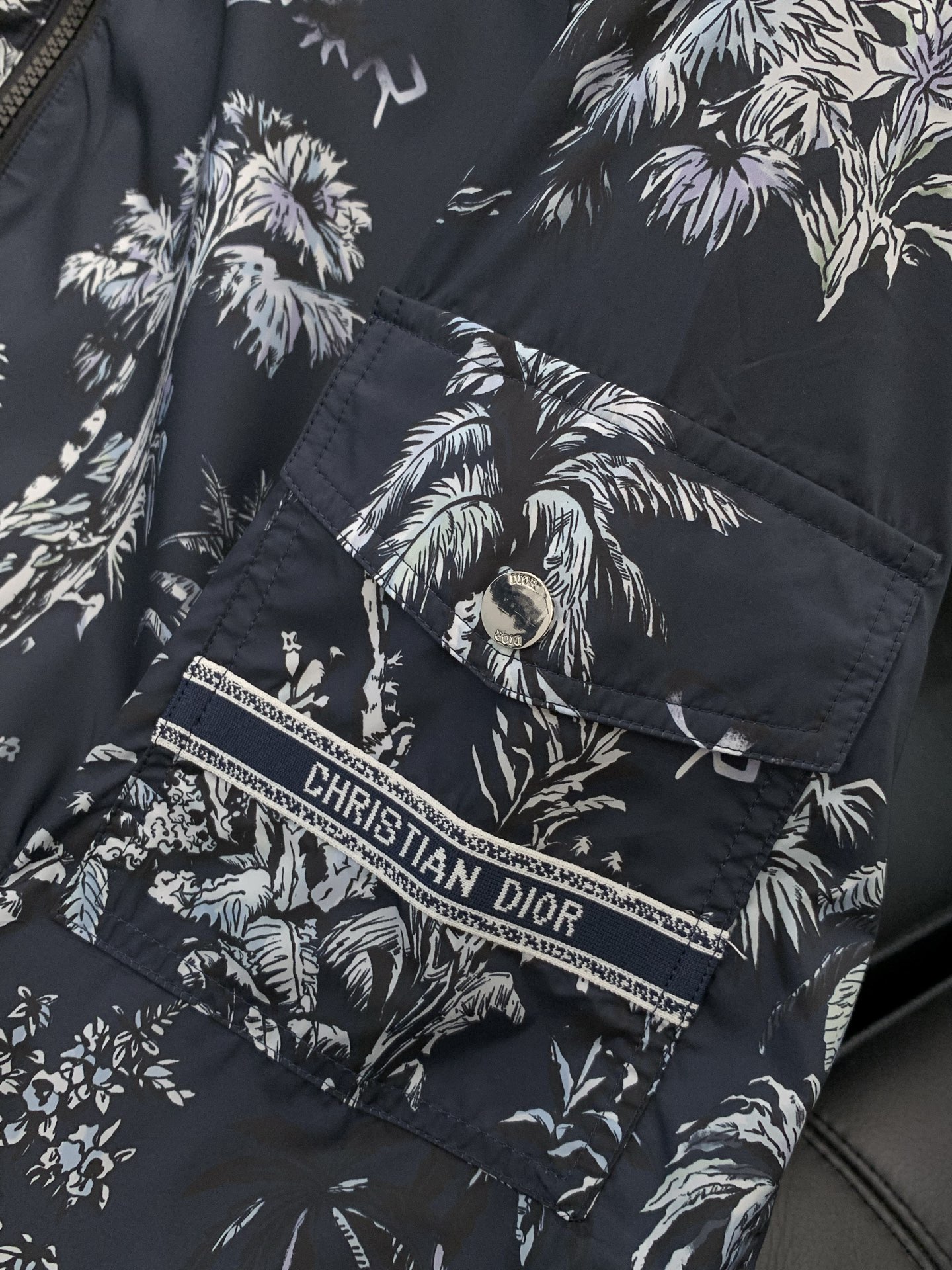 ，Dior 迪奥， 2026春季新品，专柜同步有售，简约时尚休闲连帽夹克外套，原版进口面料，舒适透气，顶