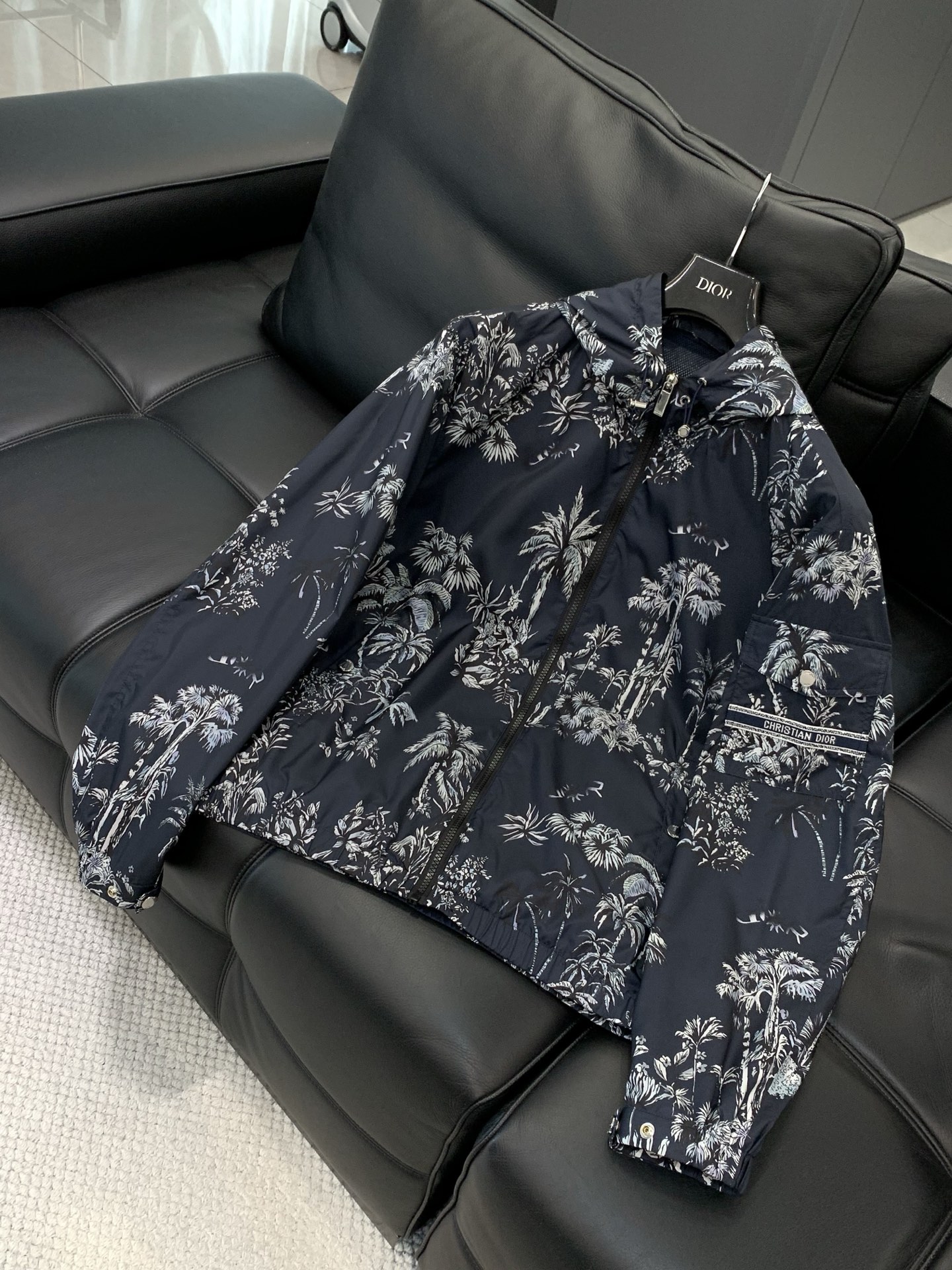 ，Dior 迪奥， 2026春季新品，专柜同步有售，简约时尚休闲连帽夹克外套，原版进口面料，舒适透气，顶