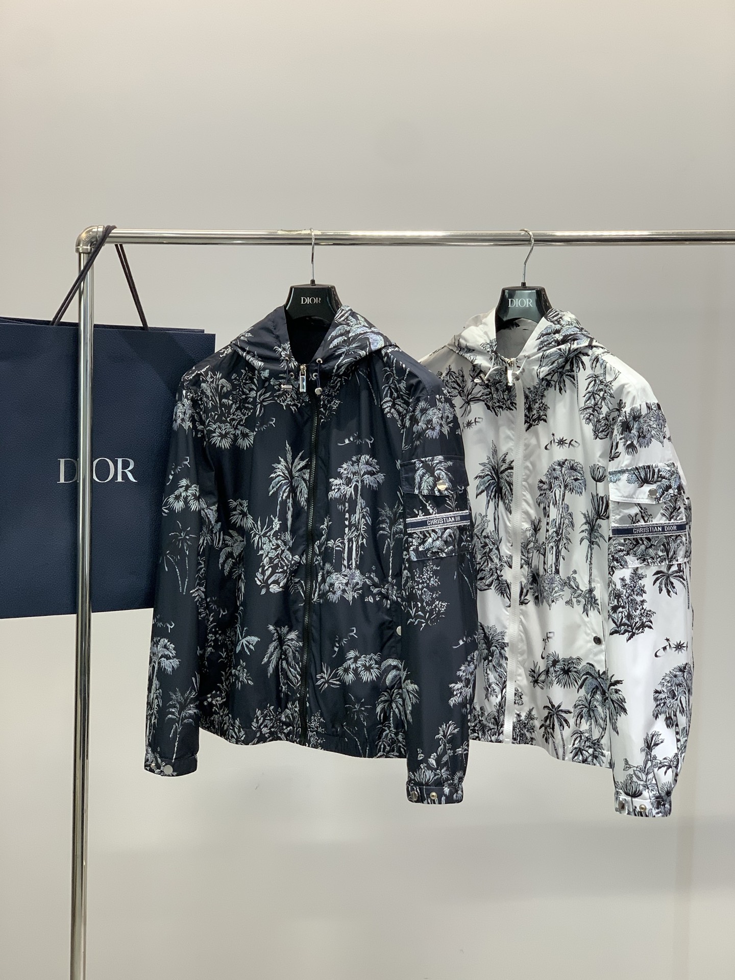 ，Dior 迪奥， 2026春季新品，专柜同步有售，简约时尚休闲连帽夹克外套，原版进口面料，舒适透气，顶