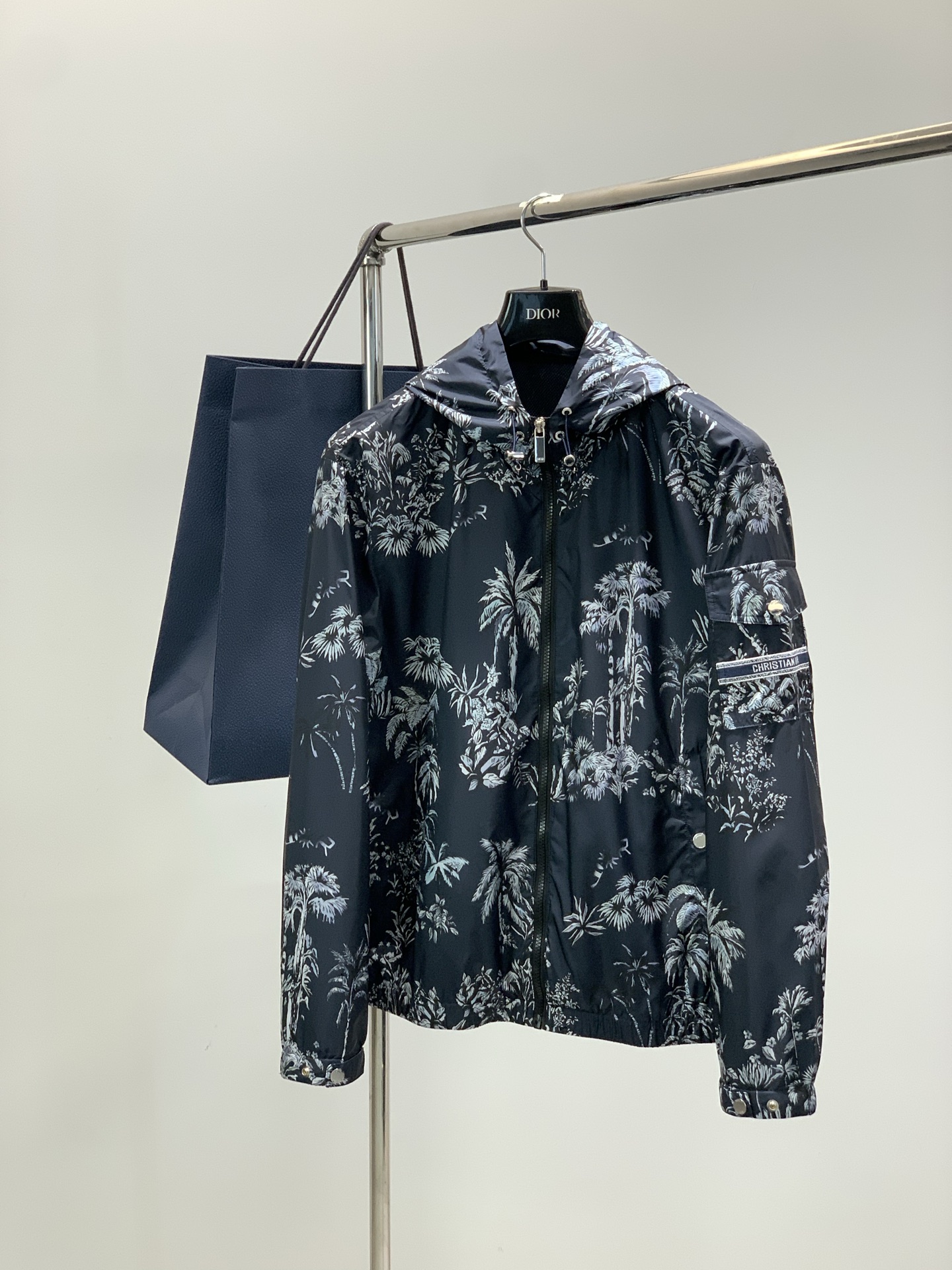 ，Dior 迪奥， 2026春季新品，专柜同步有售，简约时尚休闲连帽夹克外套，原版进口面料，舒适透气，顶