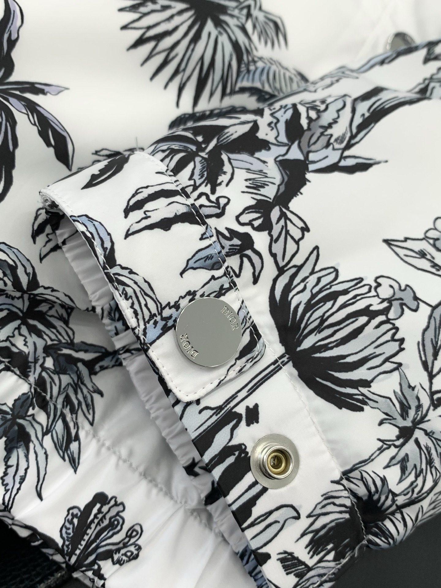 ，Dior 迪奥， 2026春季新品，专柜同步有售，简约时尚休闲连帽夹克外套，原版进口面料，舒适透气，顶