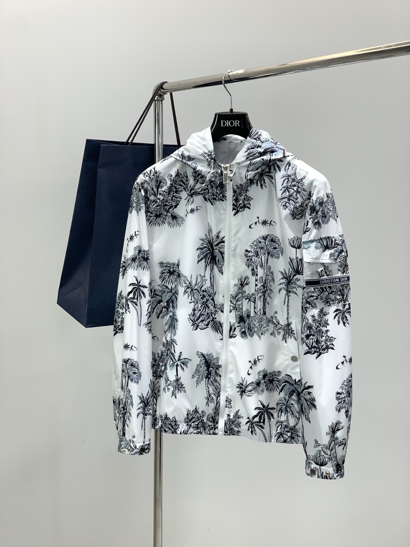 ，Dior 迪奥， 2026春季新品，专柜同步有售，简约时尚休闲连帽夹克外套，原版进口面料，舒适透气，顶