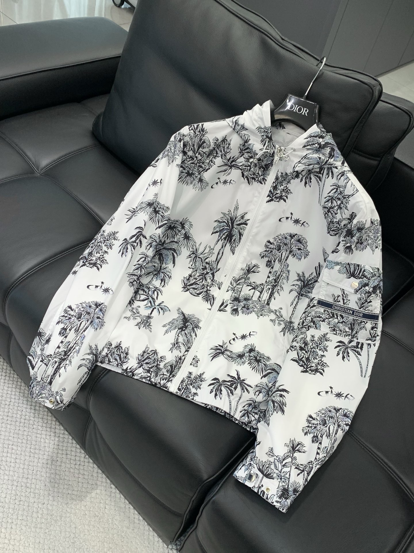 ，Dior 迪奥， 2026春季新品，专柜同步有售，简约时尚休闲连帽夹克外套，原版进口面料，舒适透气，顶