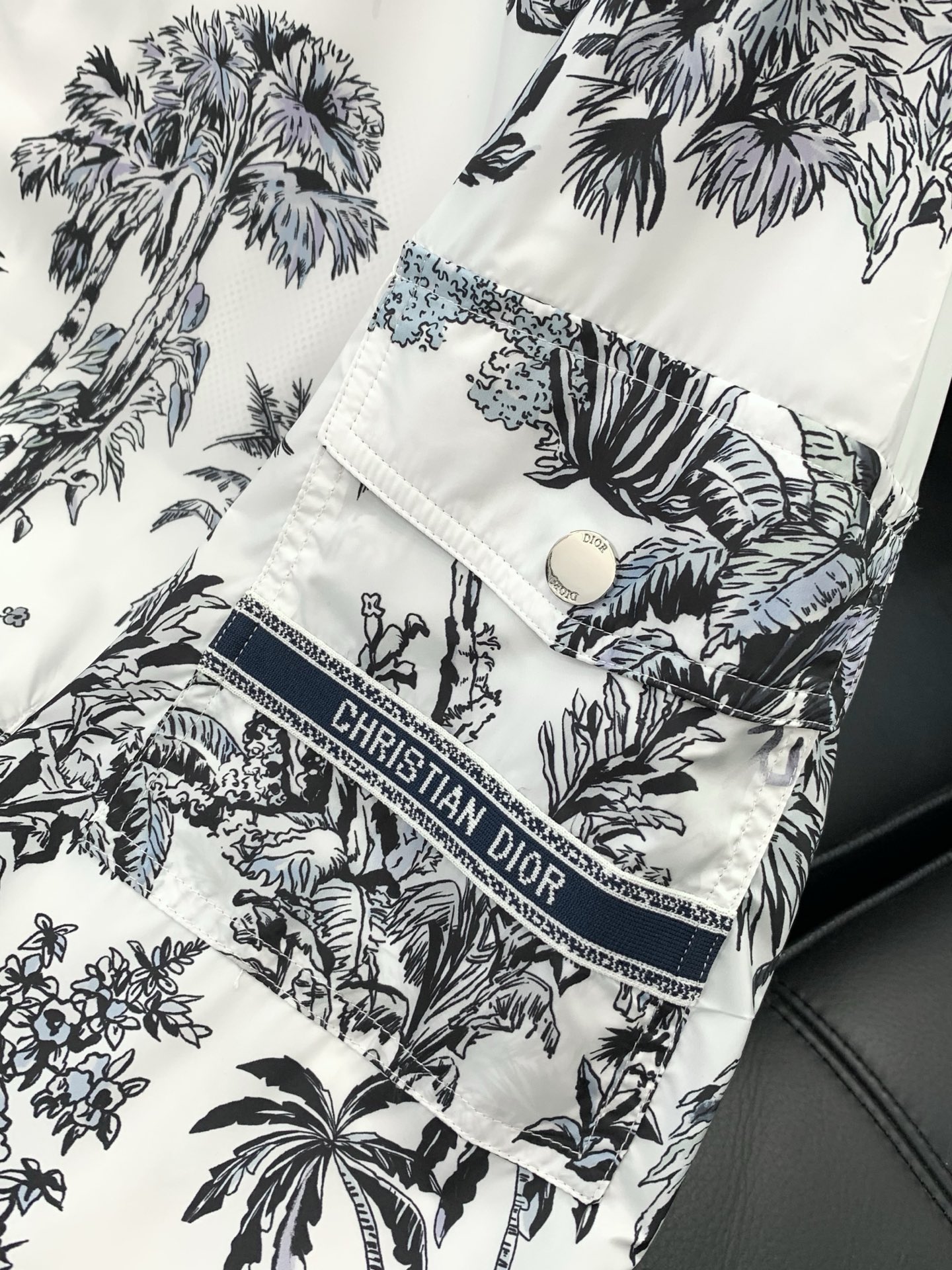 ，Dior 迪奥， 2026春季新品，专柜同步有售，简约时尚休闲连帽夹克外套，原版进口面料，舒适透气，顶