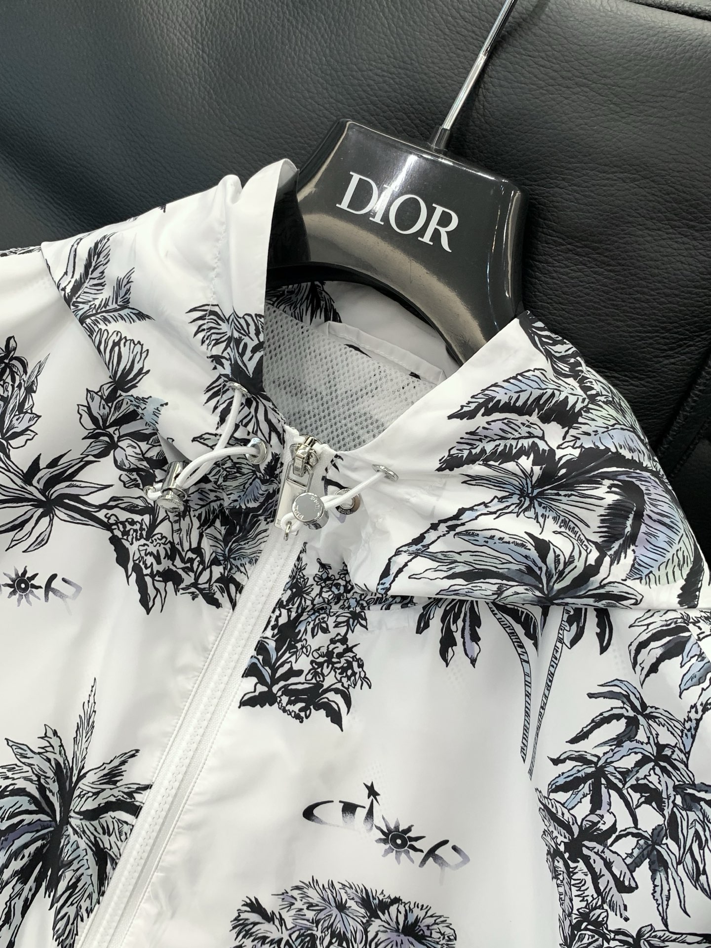 ，Dior 迪奥， 2026春季新品，专柜同步有售，简约时尚休闲连帽夹克外套，原版进口面料，舒适透气，顶