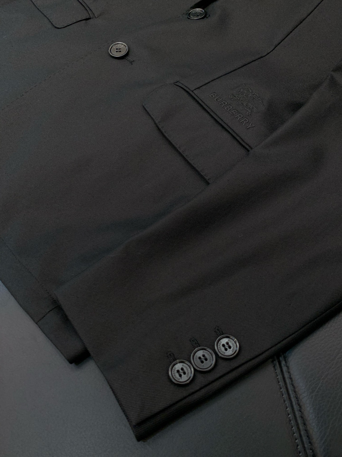 ，Burberry 巴宝莉，2026春季最新品，专柜同步有售，原单狠货，时尚休闲西装外套，进口原版面料，