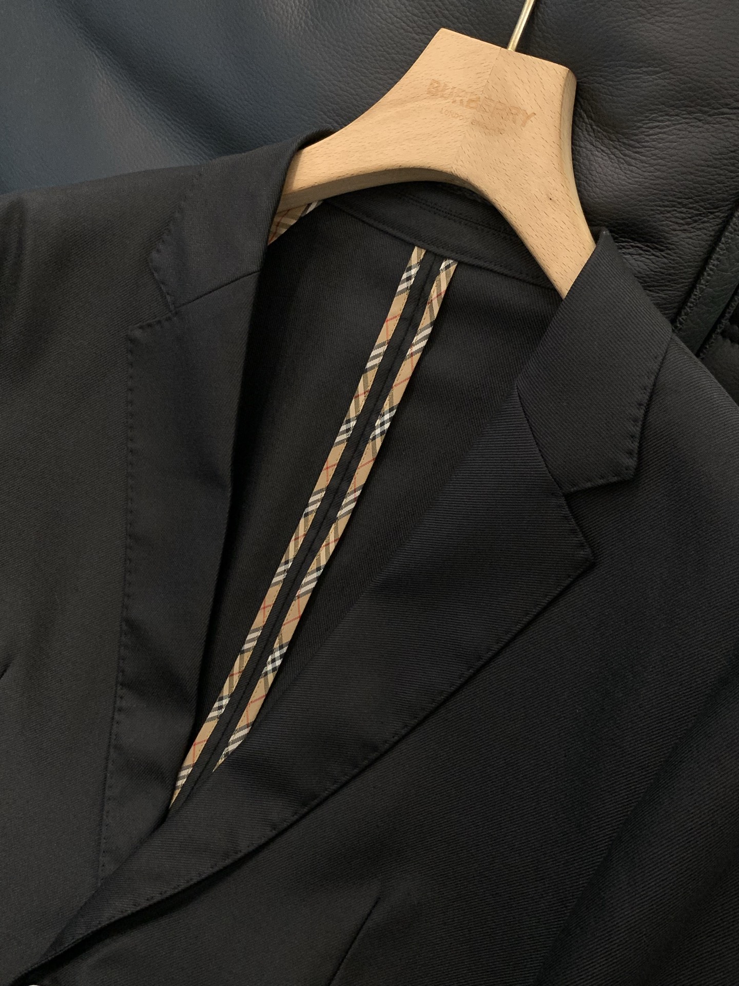 ，Burberry 巴宝莉，2026春季最新品，专柜同步有售，原单狠货，时尚休闲西装外套，进口原版面料，