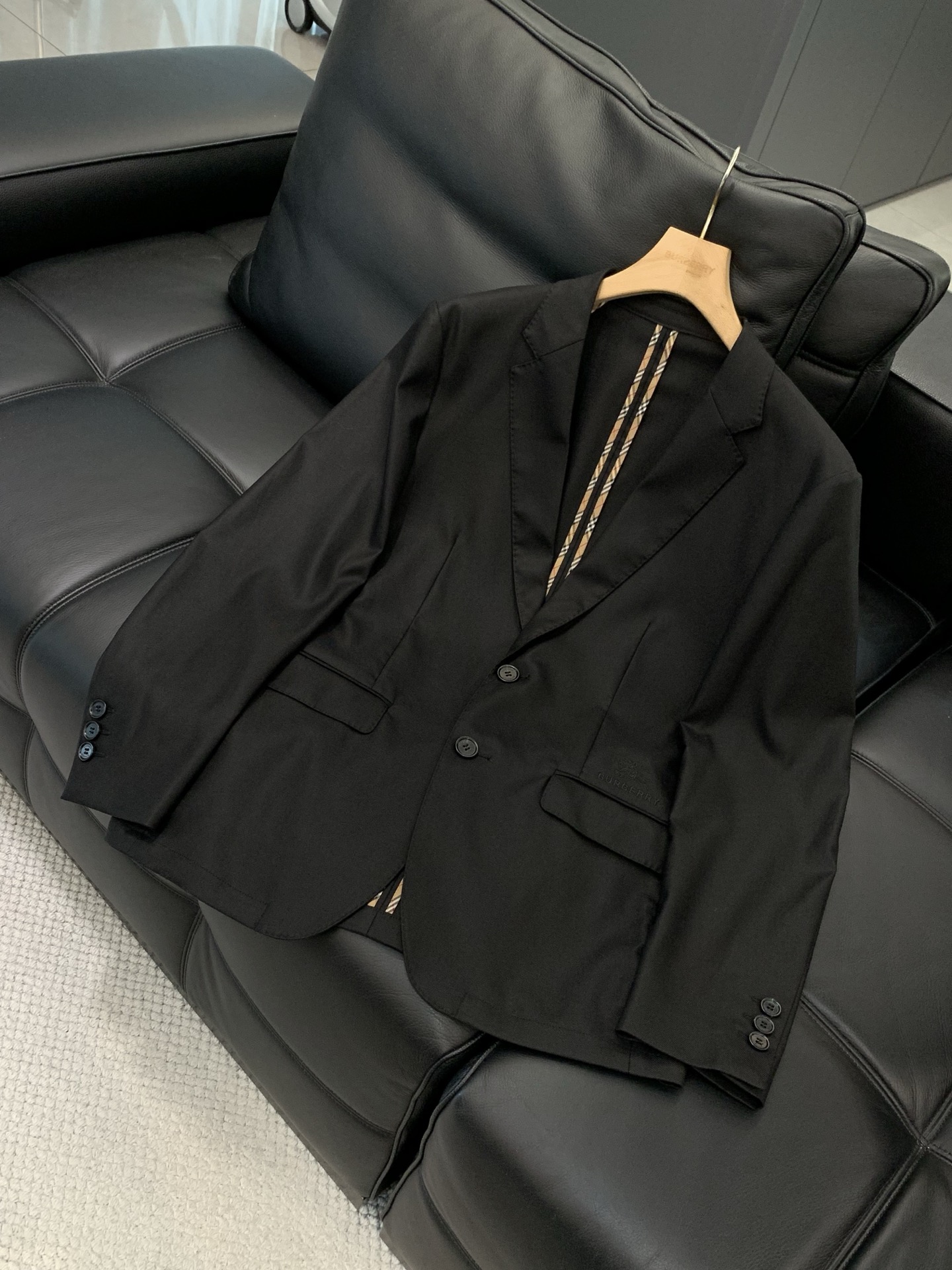 ，Burberry 巴宝莉，2026春季最新品，专柜同步有售，原单狠货，时尚休闲西装外套，进口原版面料，