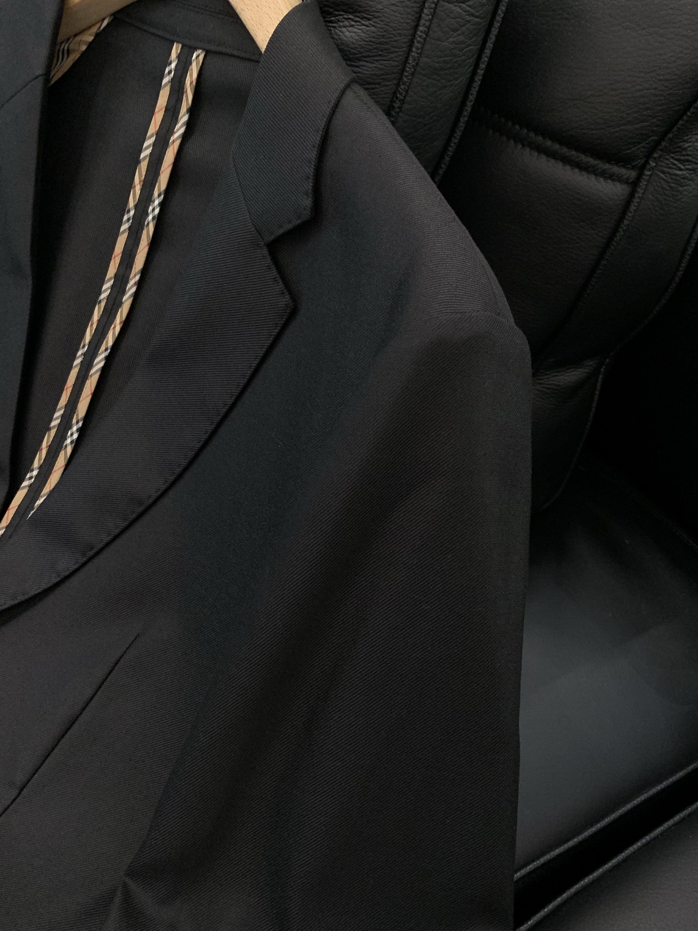 ，Burberry 巴宝莉，2026春季最新品，专柜同步有售，原单狠货，时尚休闲西装外套，进口原版面料，