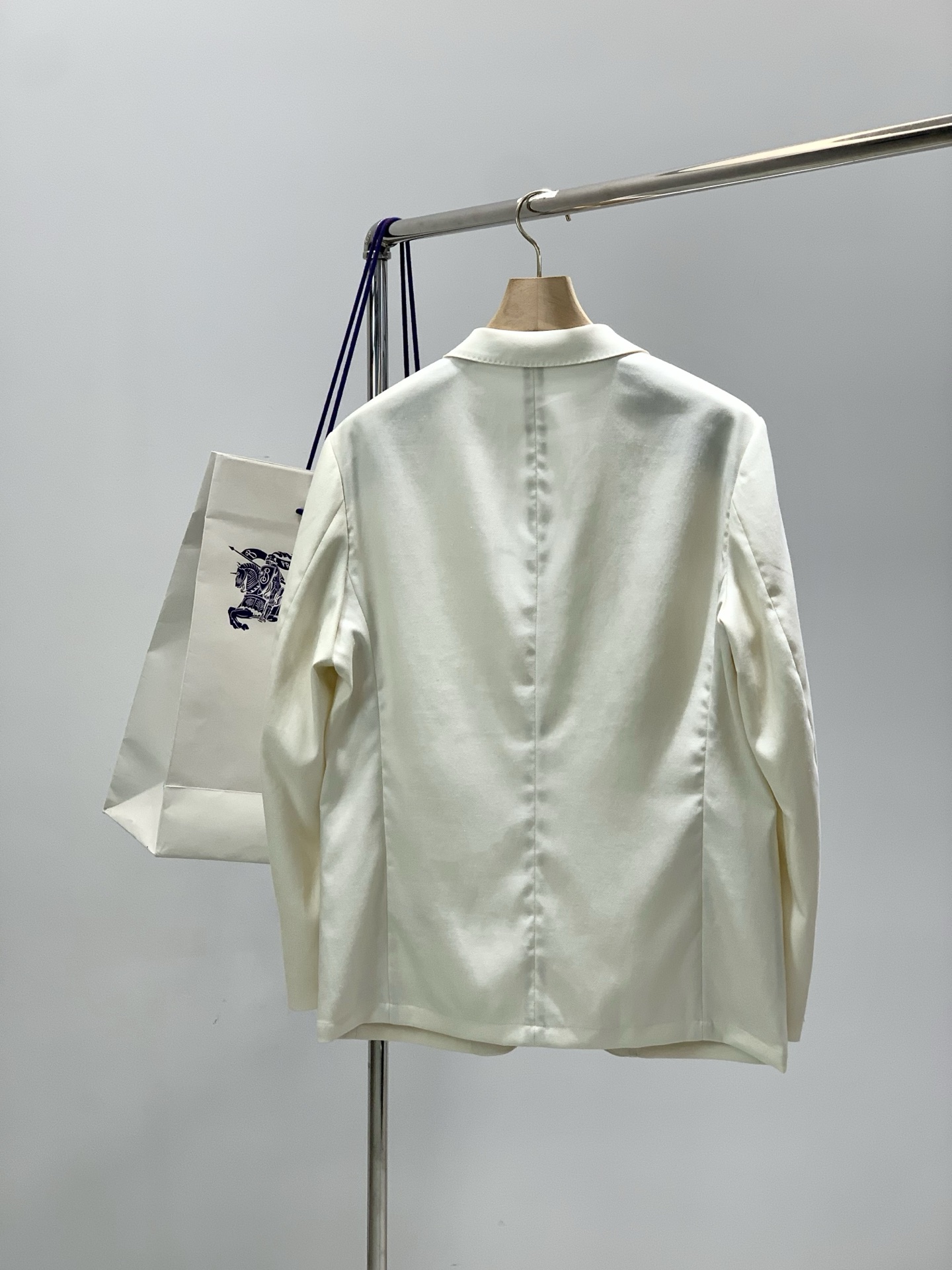 ，Burberry 巴宝莉，2026春季最新品，专柜同步有售，原单狠货，时尚休闲西装外套，进口原版面料，