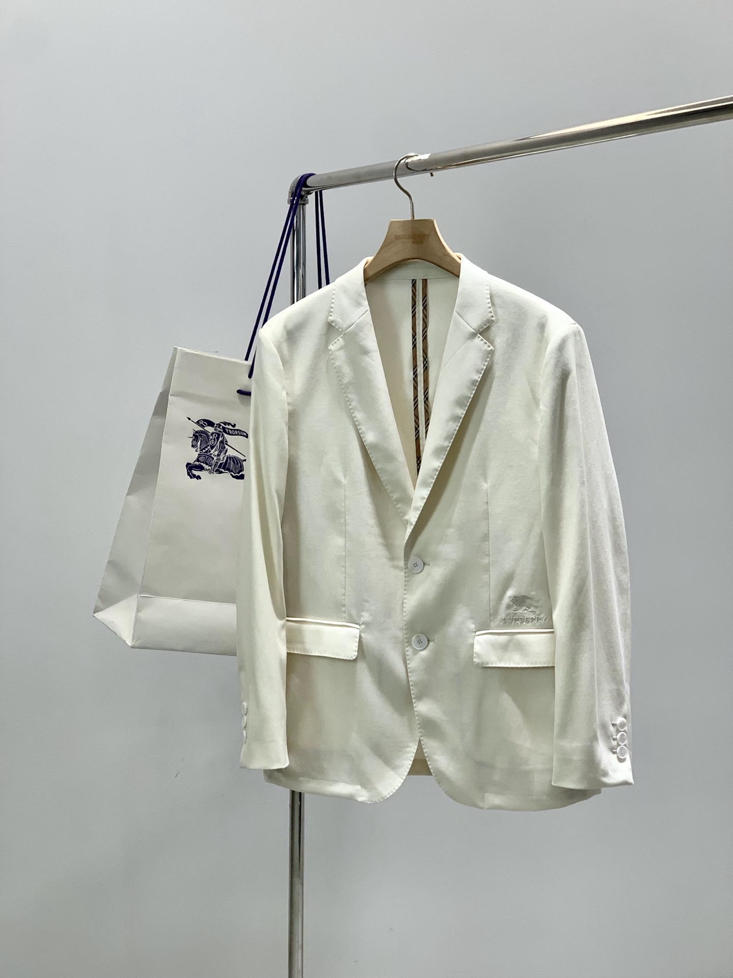 ，Burberry 巴宝莉，2026春季最新品，专柜同步有售，原单狠货，时尚休闲西装外套，进口原版面料，