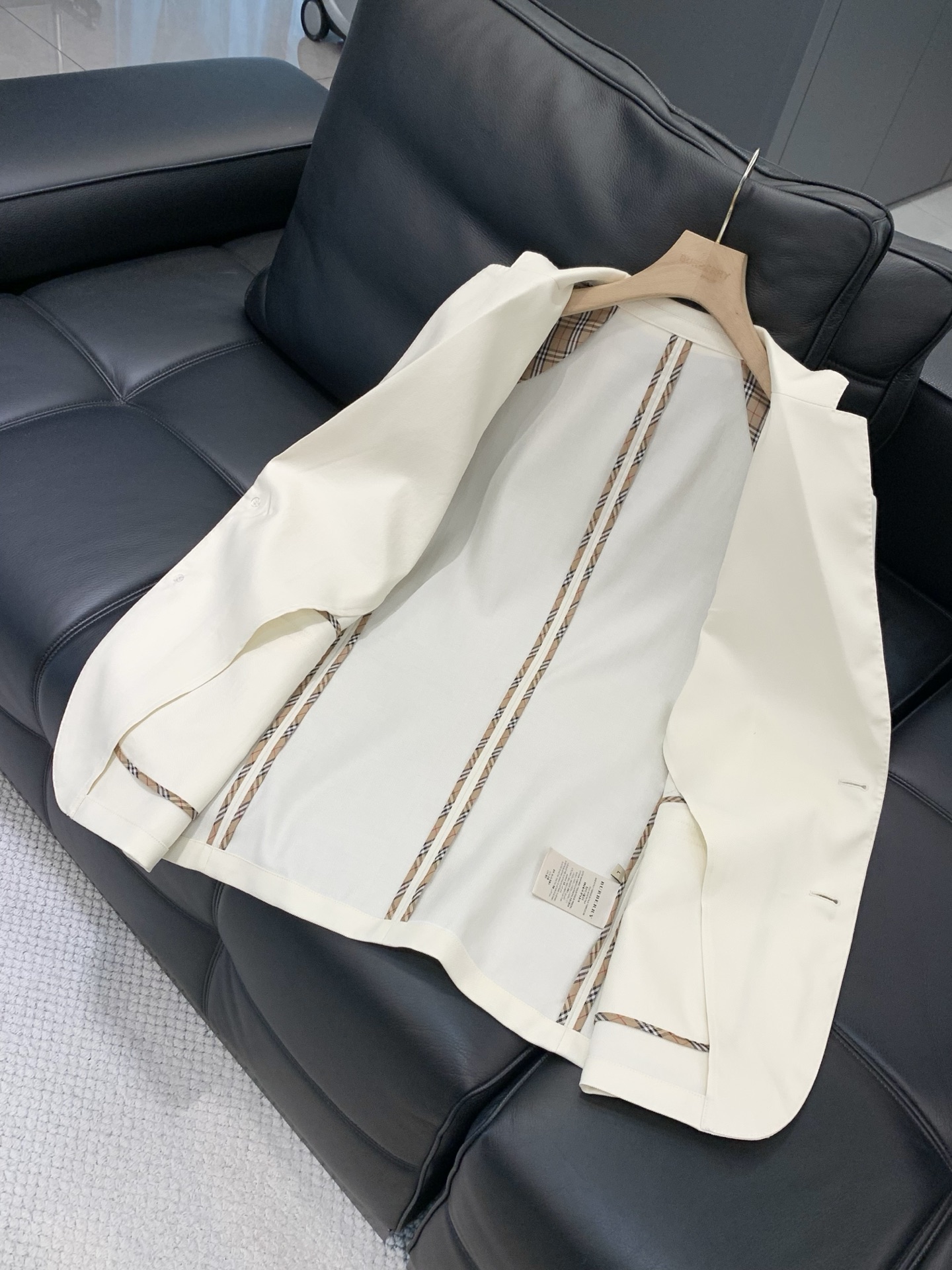 ，Burberry 巴宝莉，2026春季最新品，专柜同步有售，原单狠货，时尚休闲西装外套，进口原版面料，