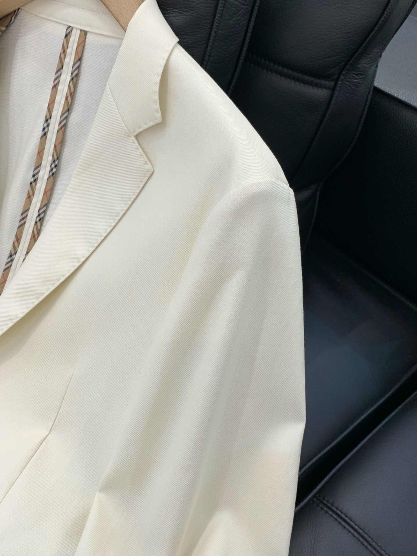 ，Burberry 巴宝莉，2026春季最新品，专柜同步有售，原单狠货，时尚休闲西装外套，进口原版面料，