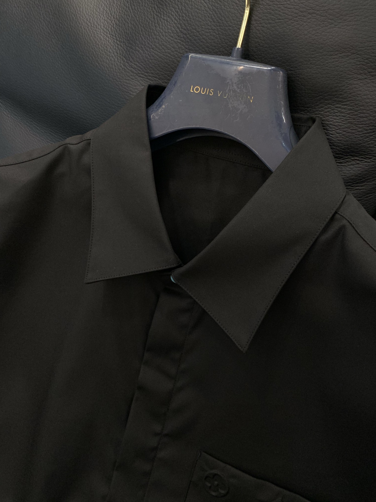 ，LouisVuitton 路易威登，春季最新款，专柜同步有售，原单狠货，时尚休闲长袖衬衫，上身很有特点