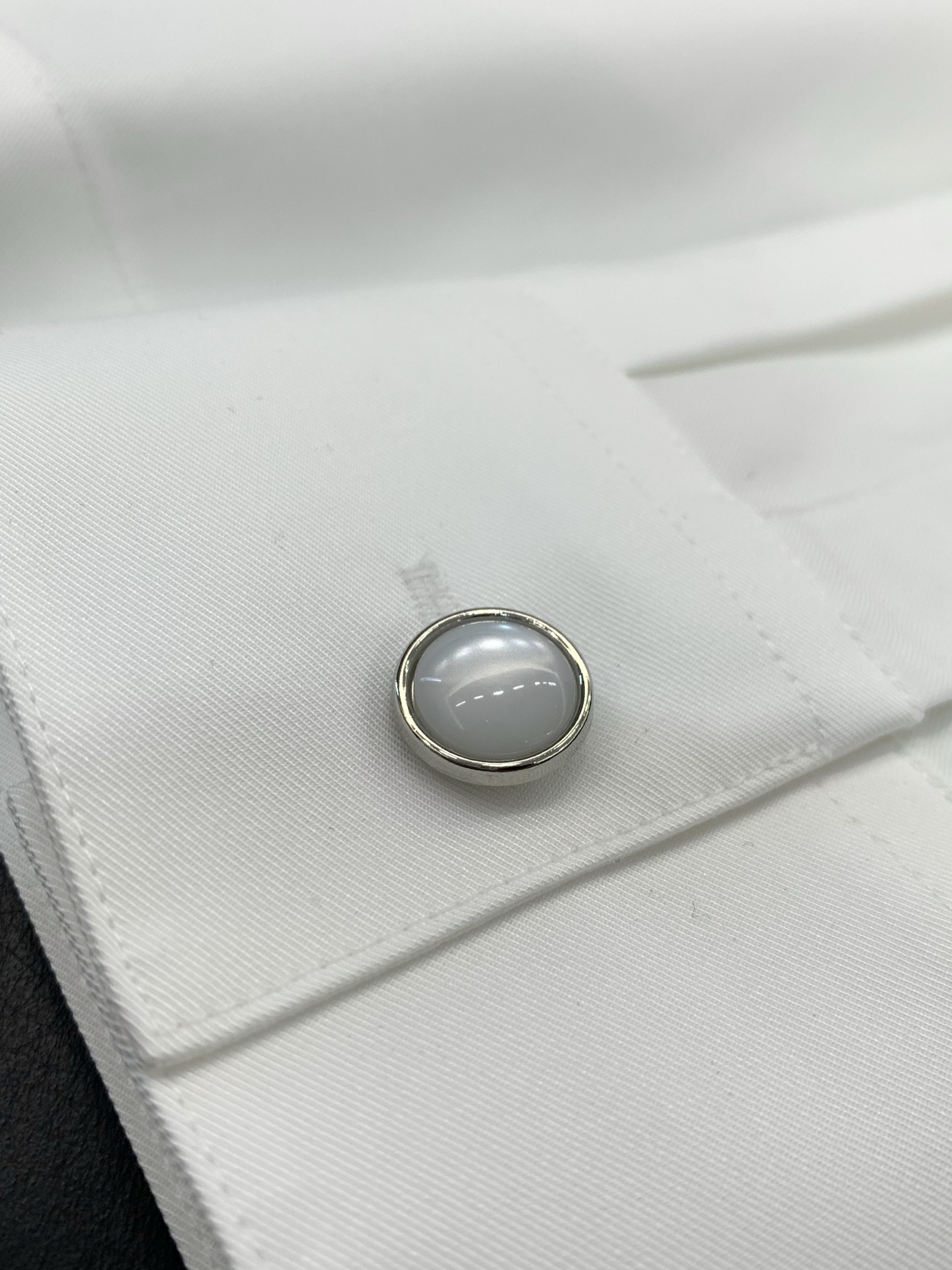 ，LouisVuitton 路易威登，春季最新款，专柜同步有售，原单狠货，时尚休闲长袖衬衫，上身很有特点