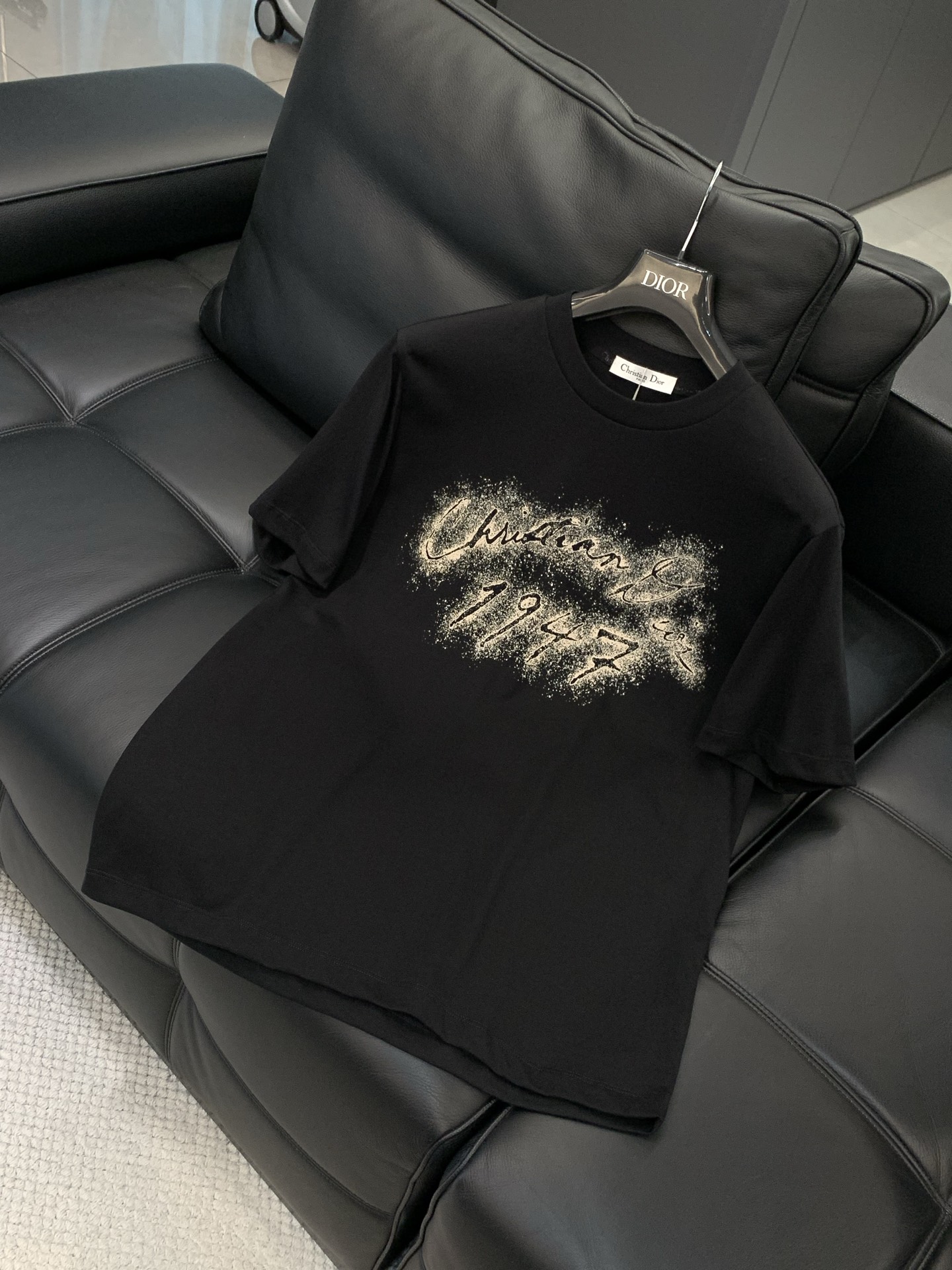 ，Dior 迪奥， 2026春夏新品，专柜同步有售，简约时尚休闲圆领短袖T恤，原版进口面料，舒适透气，顶