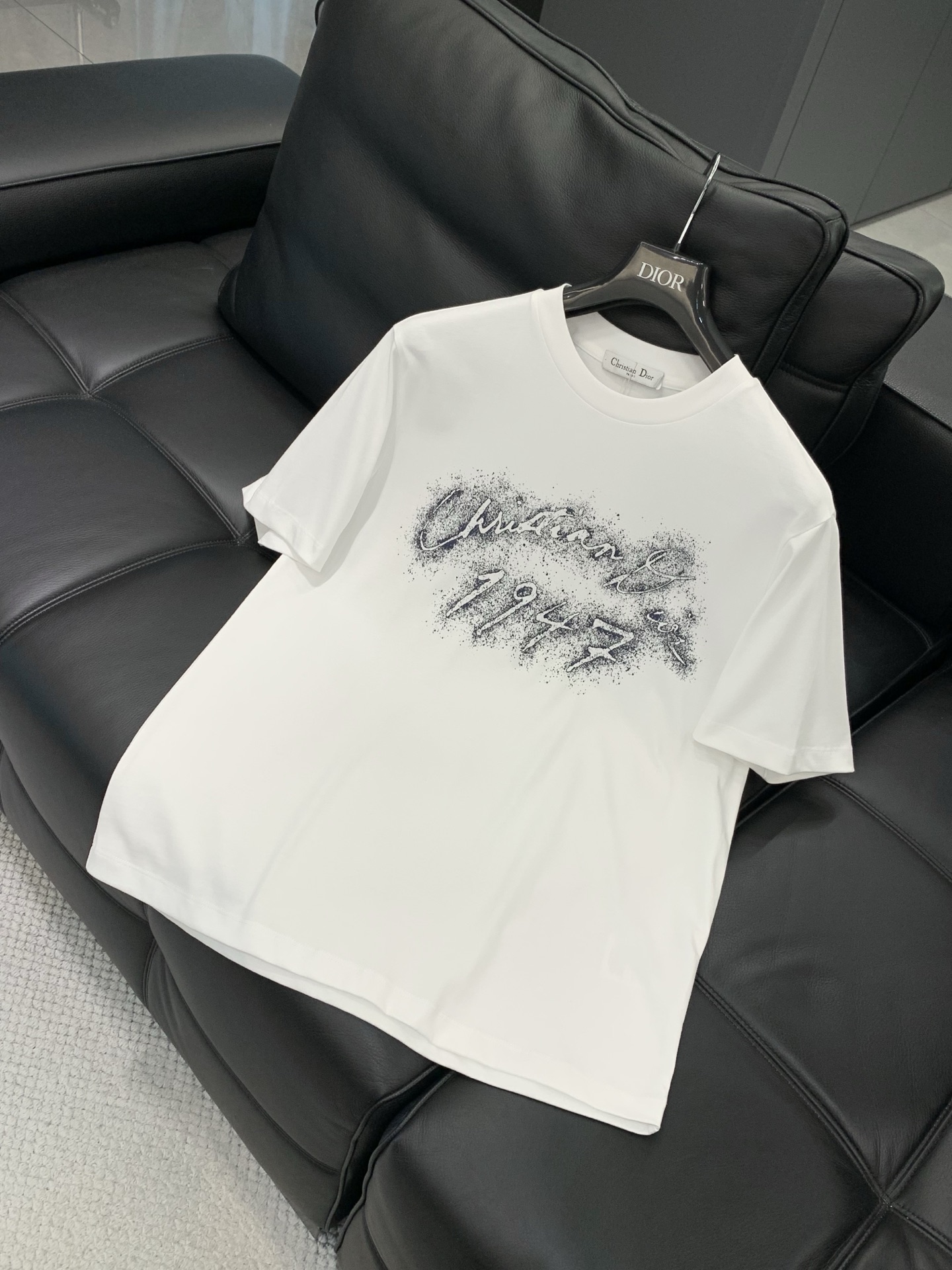 ，Dior 迪奥， 2026春夏新品，专柜同步有售，简约时尚休闲圆领短袖T恤，原版进口面料，舒适透气，顶