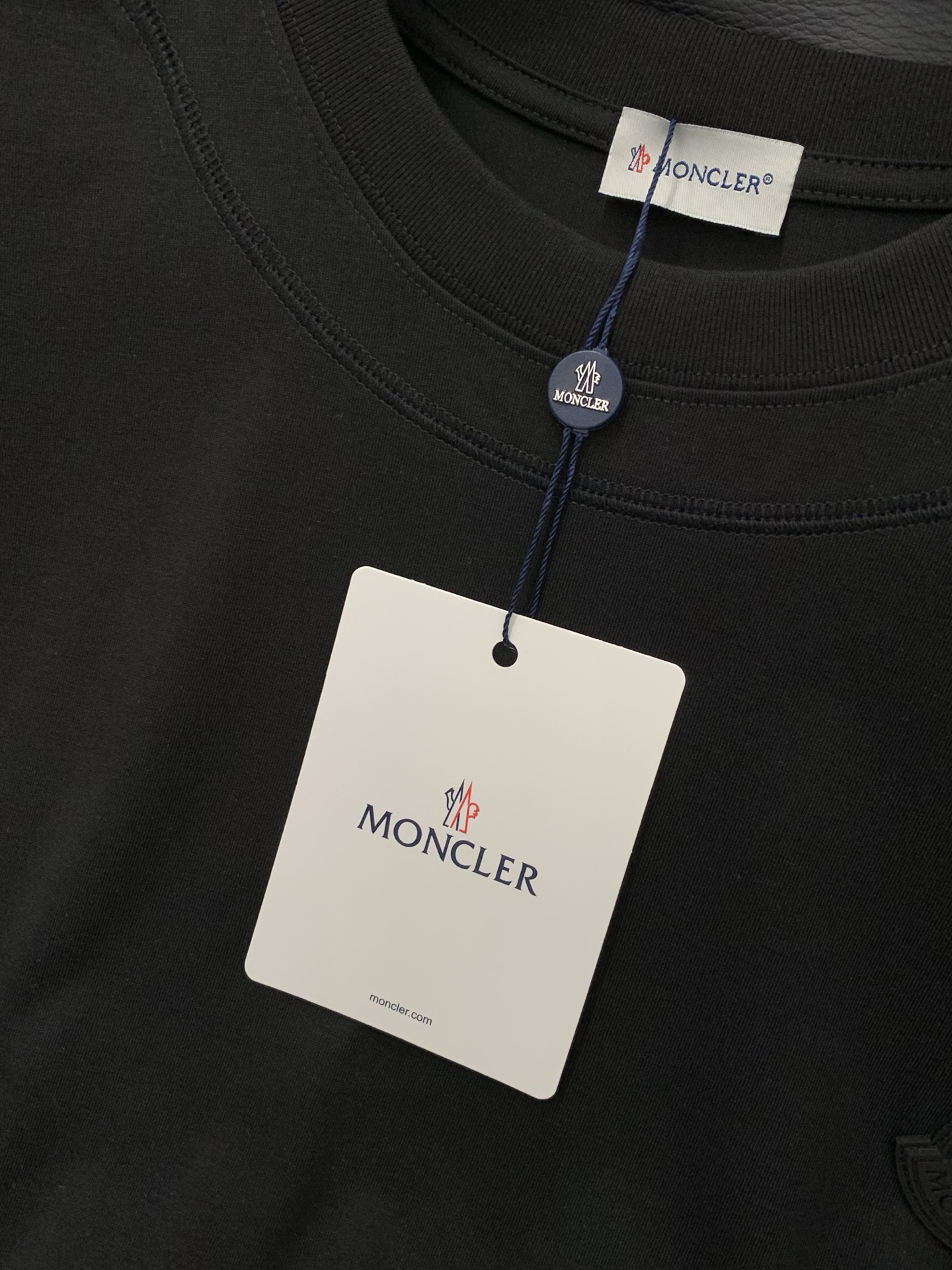 ，Moncler 蒙口，2026春夏最新品，专柜同步有售，原单狠货，时尚休闲圆领短袖T恤，上身舒适！吸睛