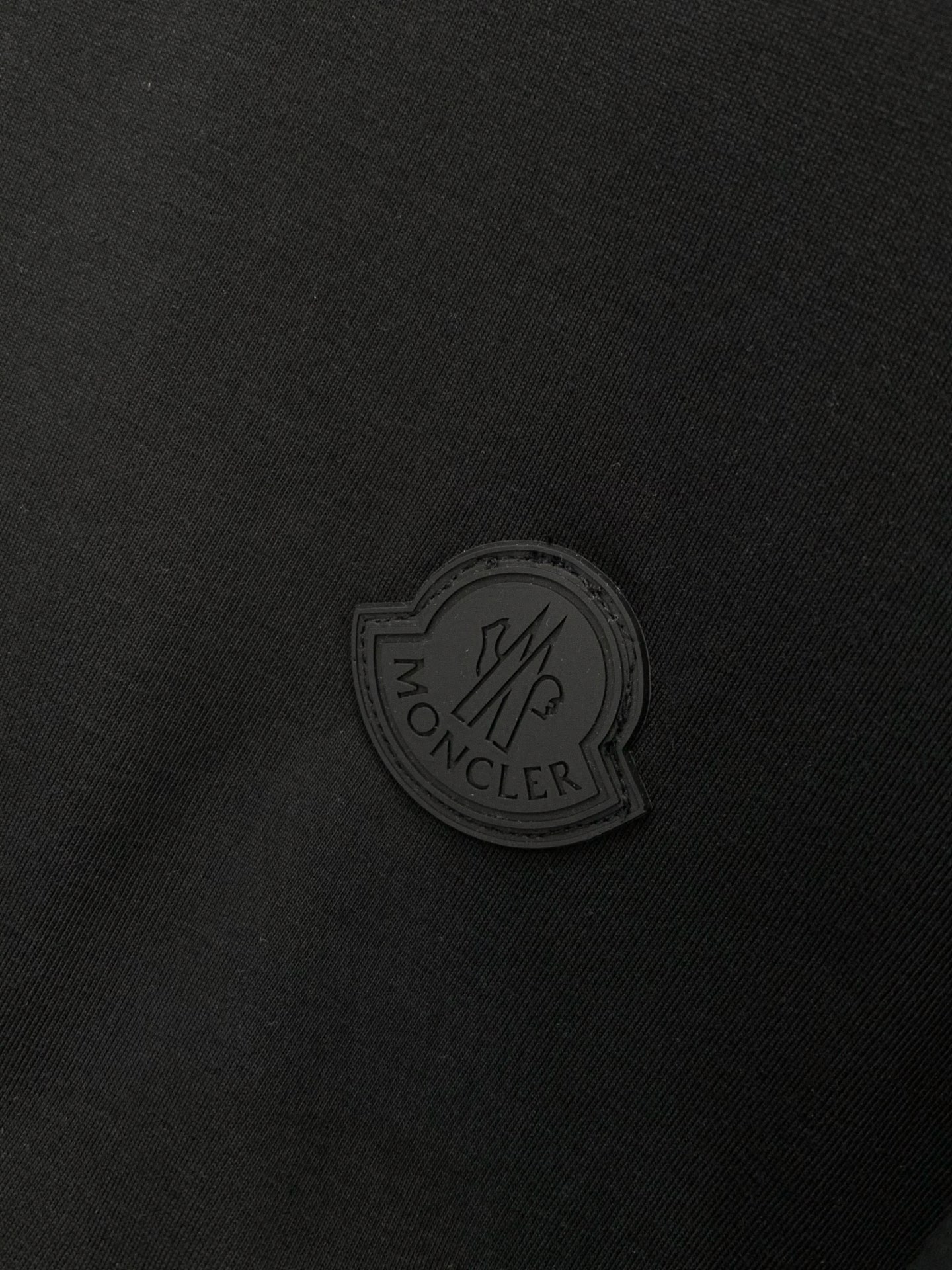 ，Moncler 蒙口，2026春夏最新品，专柜同步有售，原单狠货，时尚休闲圆领短袖T恤，上身舒适！吸睛