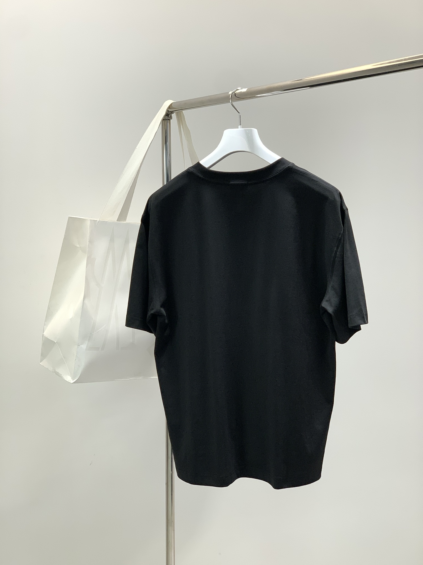 ，Moncler 蒙口，2026春夏最新品，专柜同步有售，原单狠货，时尚休闲圆领短袖T恤，上身舒适！吸睛