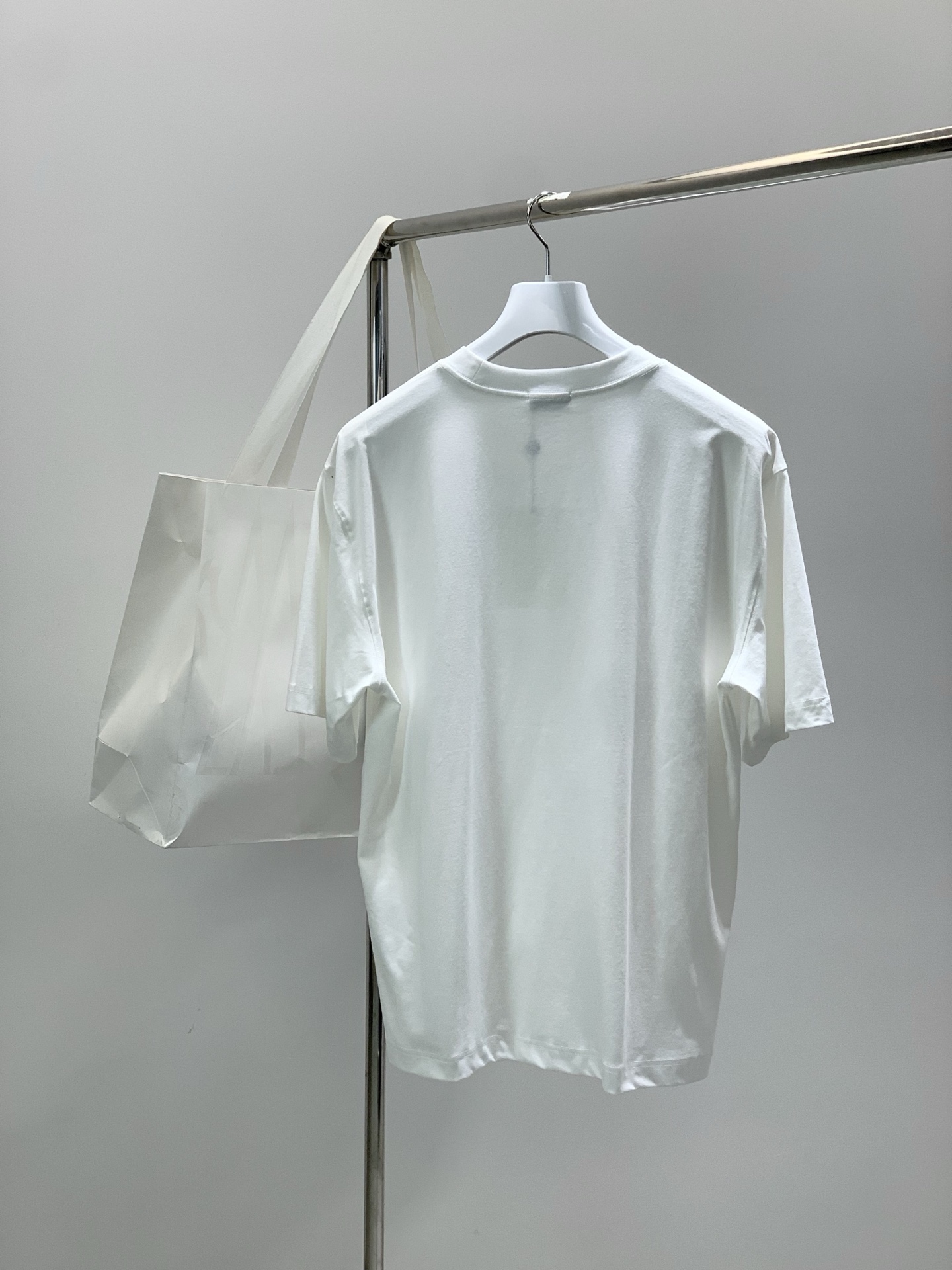 ，Moncler 蒙口，2026春夏最新品，专柜同步有售，原单狠货，时尚休闲圆领短袖T恤，上身舒适！吸睛