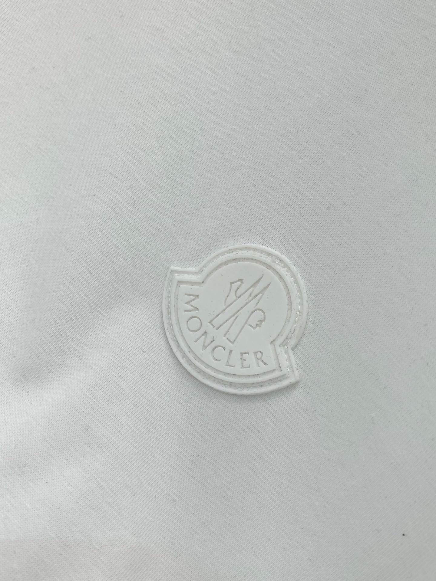 ，Moncler 蒙口，2026春夏最新品，专柜同步有售，原单狠货，时尚休闲圆领短袖T恤，上身舒适！吸睛