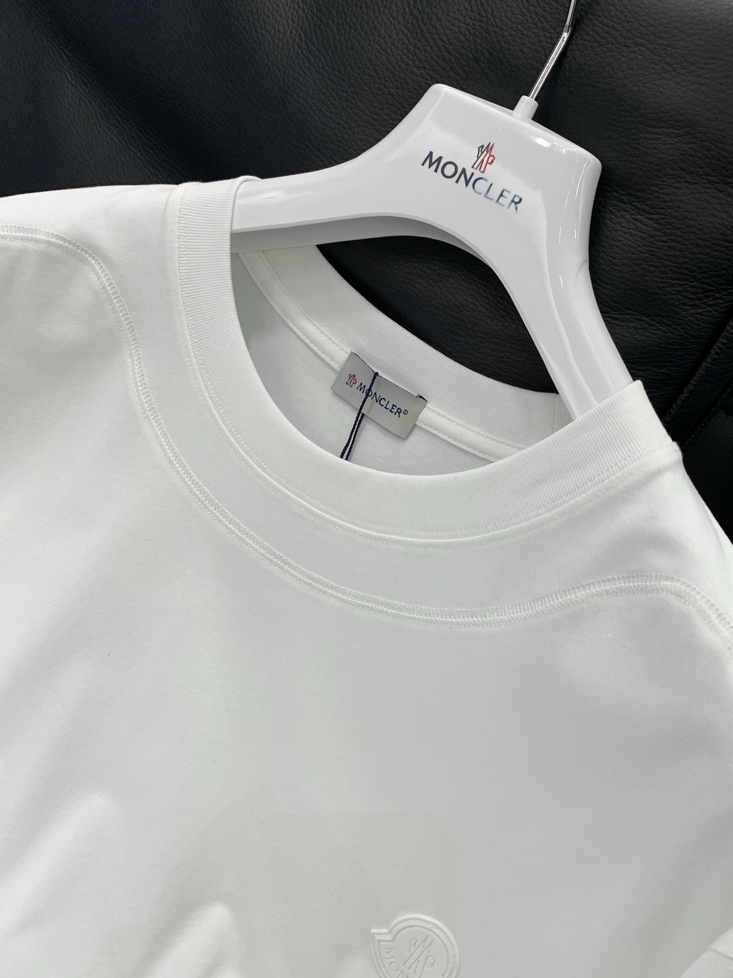 ，Moncler 蒙口，2026春夏最新品，专柜同步有售，原单狠货，时尚休闲圆领短袖T恤，上身舒适！吸睛