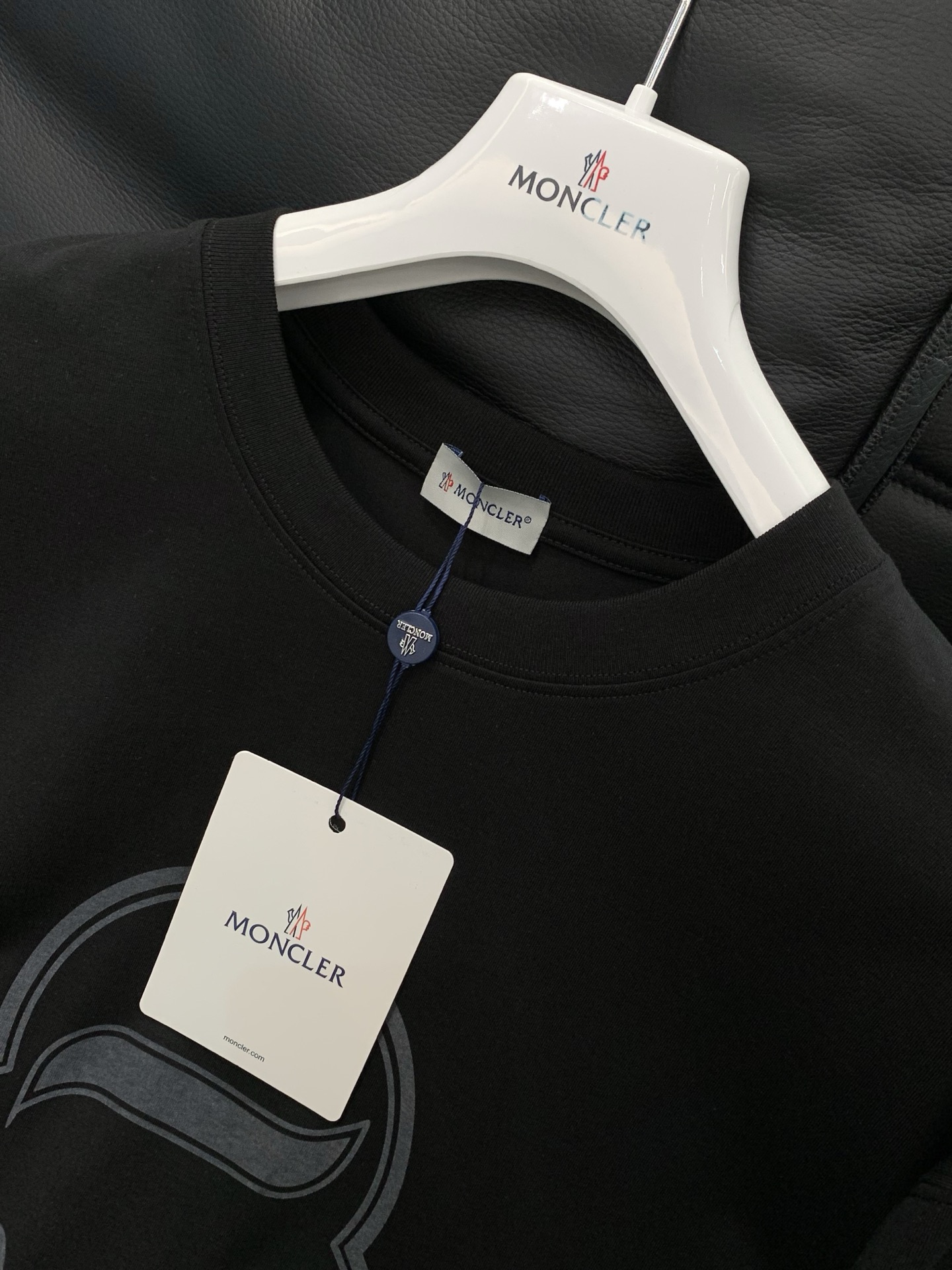 ，Moncler 蒙口，2026春夏最新品，专柜同步有售，原单狠货，时尚休闲圆领短袖T恤，上身舒适！吸睛