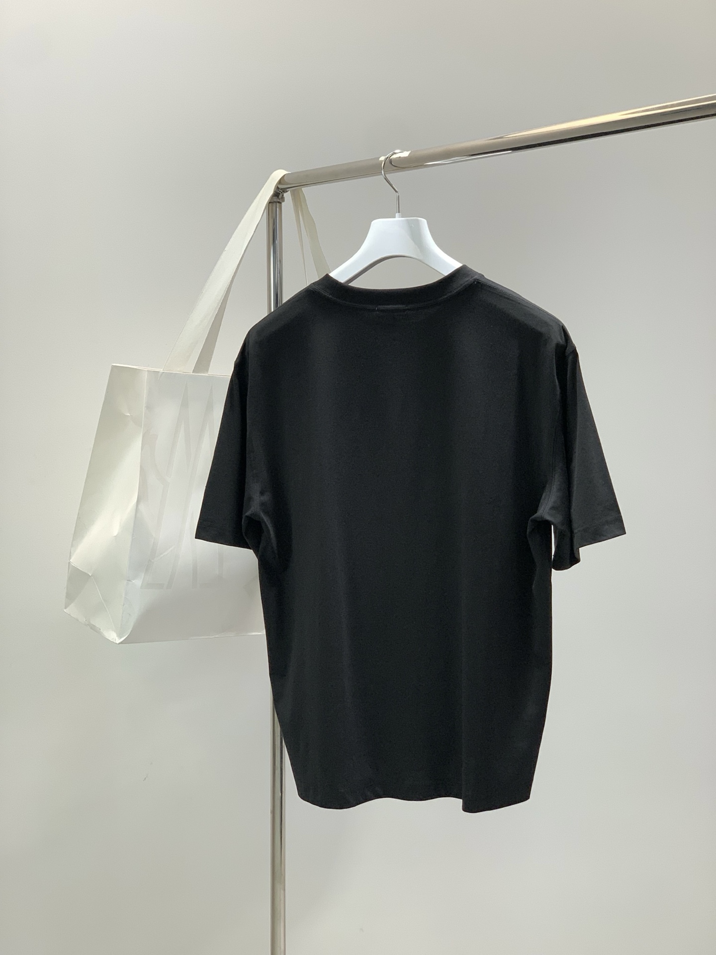 ，Moncler 蒙口，2026春夏最新品，专柜同步有售，原单狠货，时尚休闲圆领短袖T恤，上身舒适！吸睛