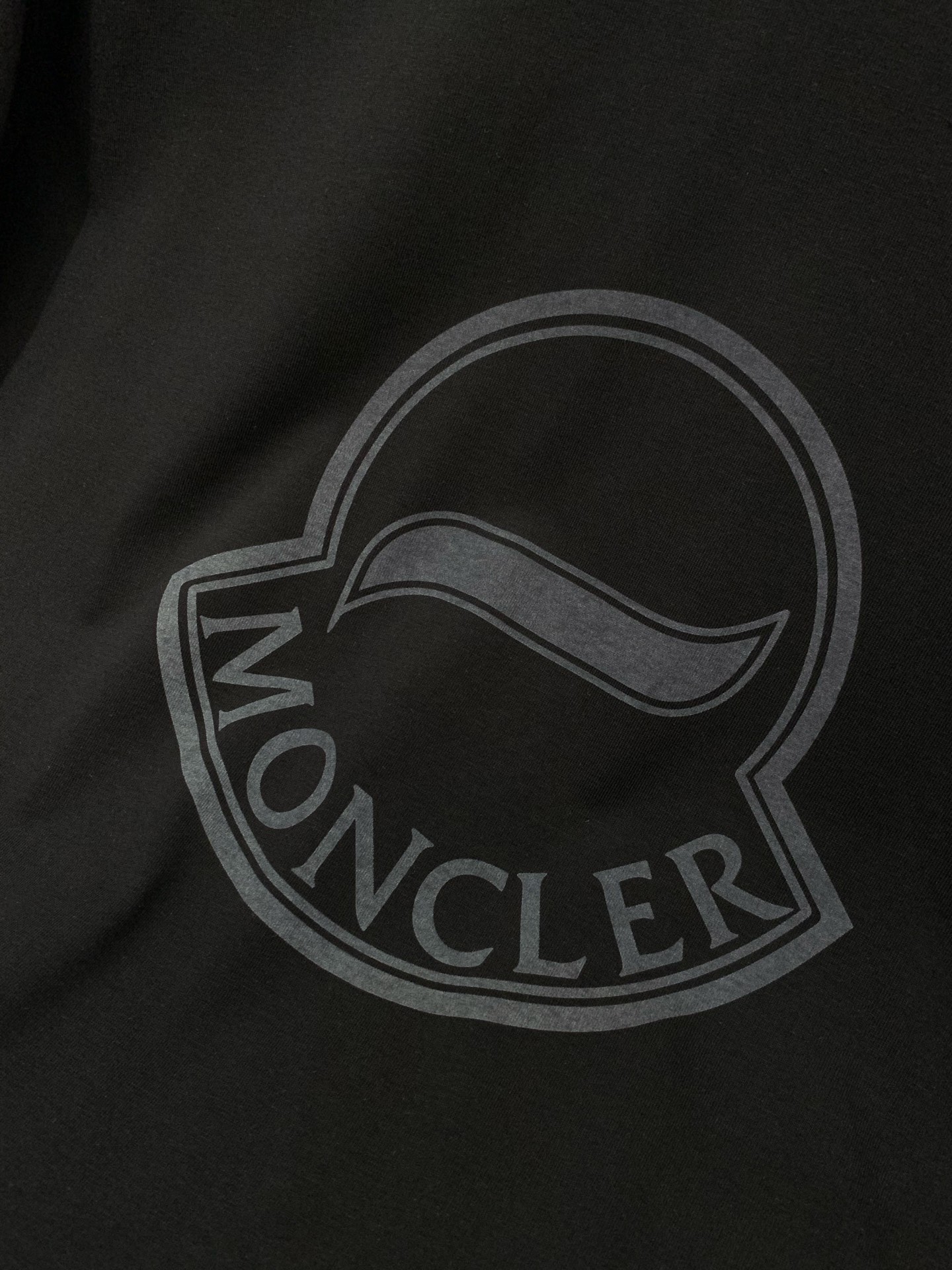 ，Moncler 蒙口，2026春夏最新品，专柜同步有售，原单狠货，时尚休闲圆领短袖T恤，上身舒适！吸睛