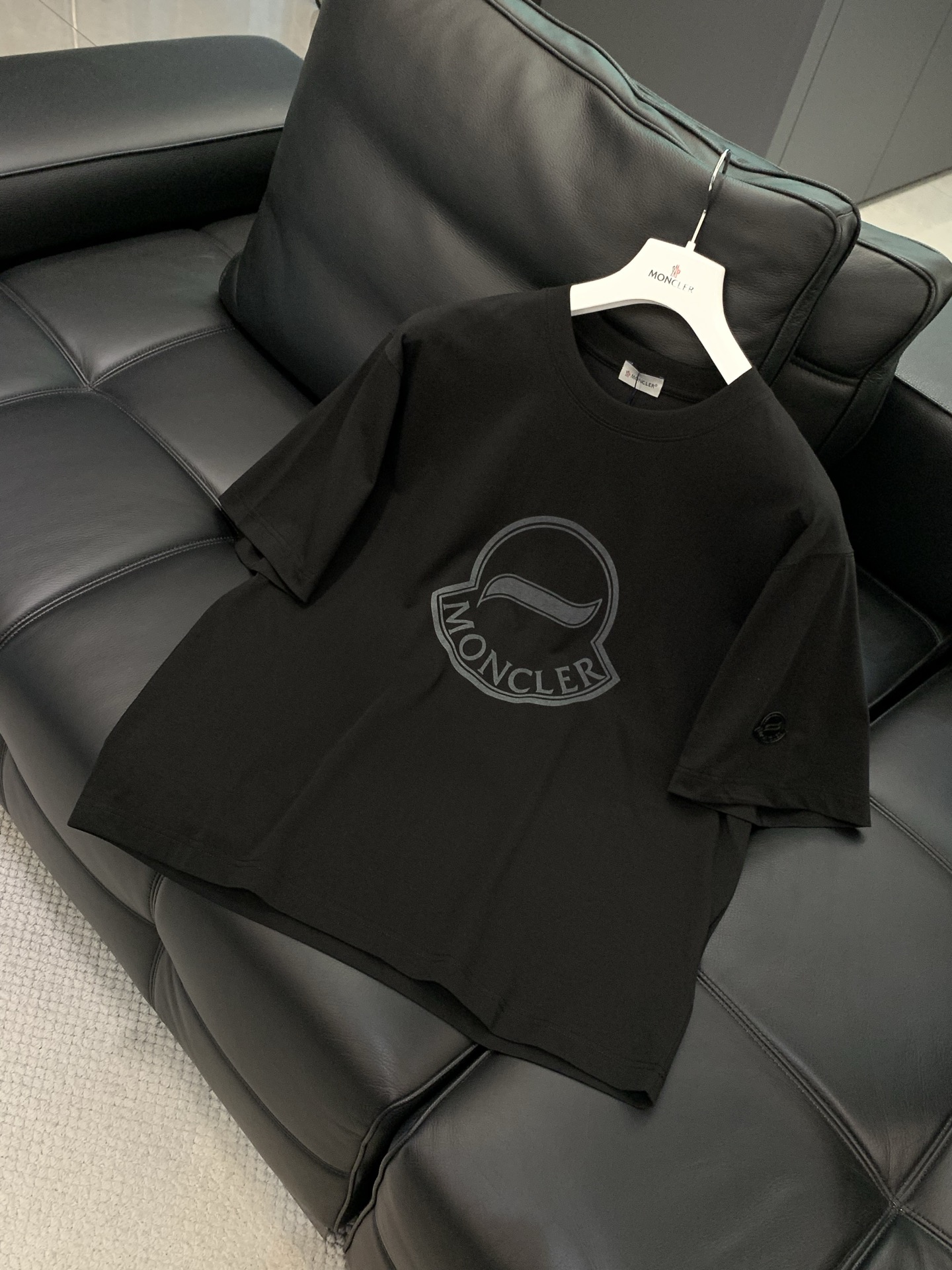 ，Moncler 蒙口，2026春夏最新品，专柜同步有售，原单狠货，时尚休闲圆领短袖T恤，上身舒适！吸睛