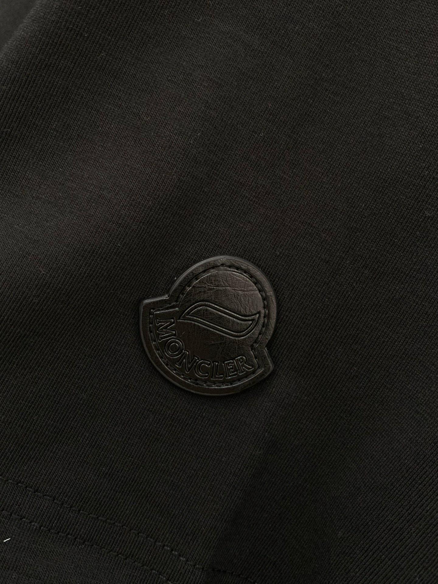 ，Moncler 蒙口，2026春夏最新品，专柜同步有售，原单狠货，时尚休闲圆领短袖T恤，上身舒适！吸睛